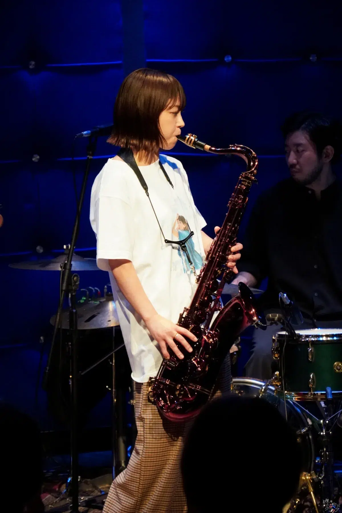 元Folder5・AKINA、29周年記念ライブを開催！175R・SHOGOとの豪華コラボやサックス演奏でファンを魅了