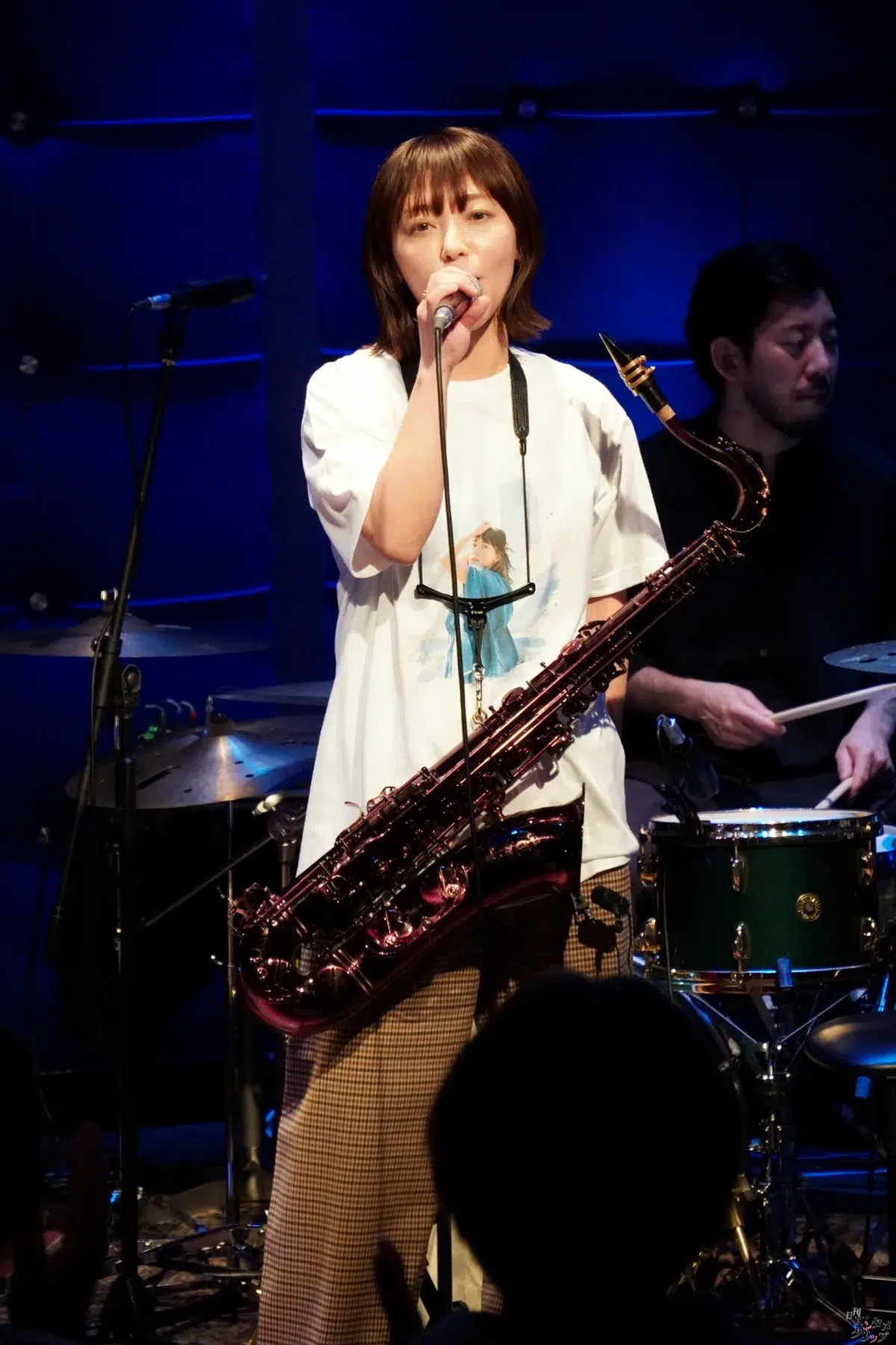 元Folder5・AKINA、29周年記念ライブを開催！175R・SHOGOとの豪華コラボやサックス演奏でファンを魅了