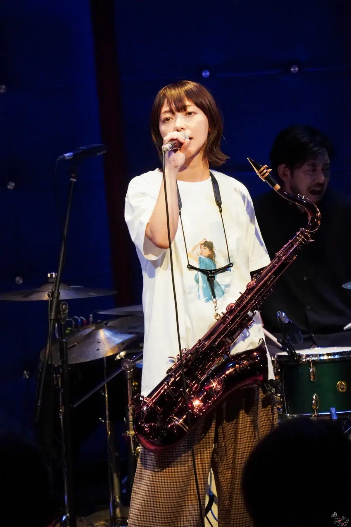 元Folder5・AKINA、29周年記念ライブを開催！175R・SHOGOとの豪華コラボやサックス演奏でファンを魅了