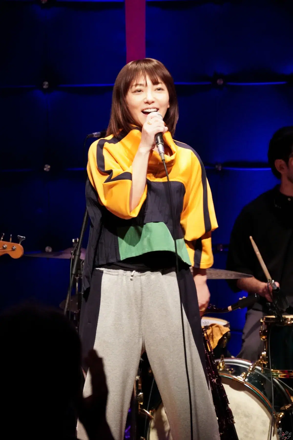 元Folder5・AKINA、29周年記念ライブを開催！175R・SHOGOとの豪華コラボやサックス演奏でファンを魅了