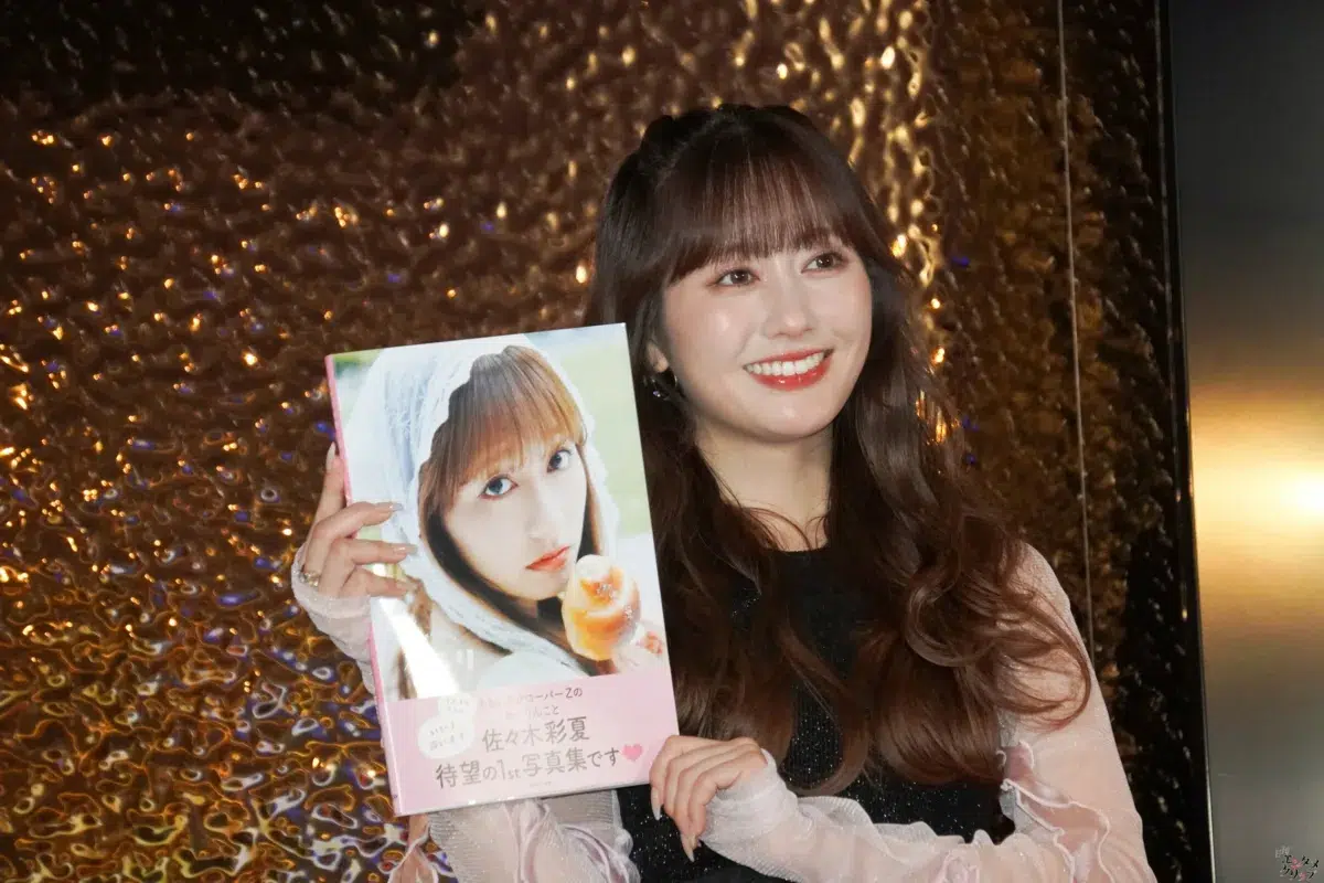 ももクロ・佐々木彩夏、30歳記念の1st写真集『ぺろり』発売！総カロリー2万kcalの“食旅”で「あっという間の30年」を表現