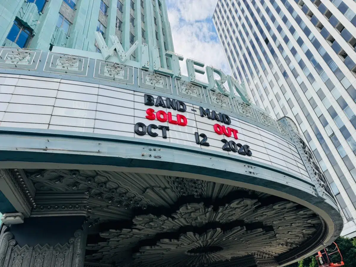 BAND-MAID、北米ツアーLA公演にて、伝統ある大型ライブハウスをソールドアウト！世界的メガバンド・インキュバスのマイク・アインジガーとサプライズ共演