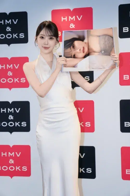 堀未央奈、30歳の誕生日に6年ぶり写真集『深紅の余韻』発売！純白ドレスで登場し自己採点は「300000点」