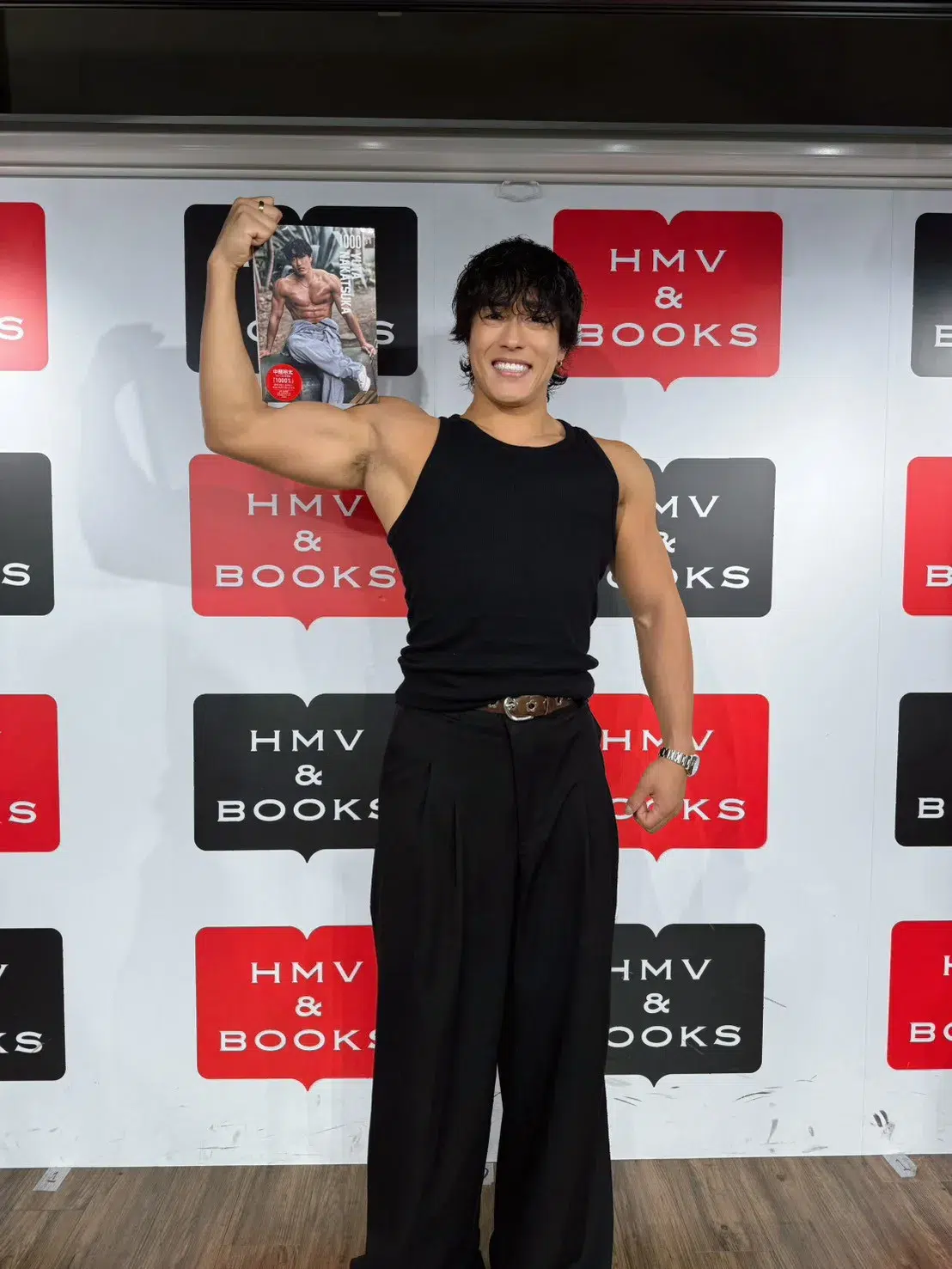 GENERATIONS中務裕太、初写真集『1000%』発売当日に異例の重版決定！過酷な肉体改造や“筋肉クッション”制作秘話を明かす