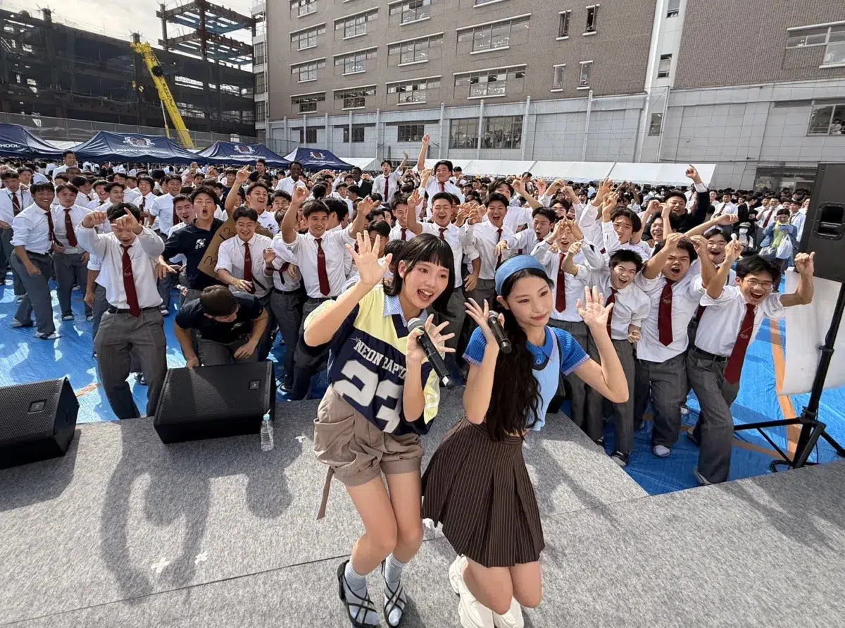 大塚 愛プロデュースの女子高生ユニット・Pasmal、初の高校文化祭に登場! 日本一の生徒数を誇る同世代の男子校でのパフォーマンスに学生たち大興奮!「可愛すぎる」「やばい」 2 大塚 愛プロデュースの女子高生ユニット・Pasmal、初の高校文化祭に登場! 日本一の生徒数を誇る同世代の男子校でのパフォーマンスに学生たち大興奮!「可愛すぎる」「やばい」