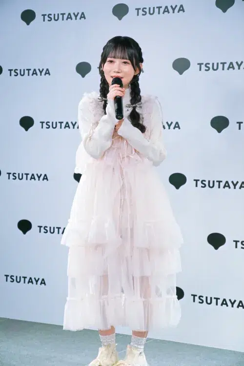 NOBROCK TVでブレイクの新居歩美、待望の1st写真集発売！本気セルフプロデュースで挑んだ意欲作に「想像を超えてくる見ごたえ」と自信の120点
