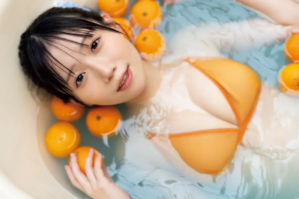 NOBROCK TVでブレイクの新居歩美、待望の1st写真集発売！本気セルフプロデュースで挑んだ意欲作に「想像を超えてくる見ごたえ」と自信の120点