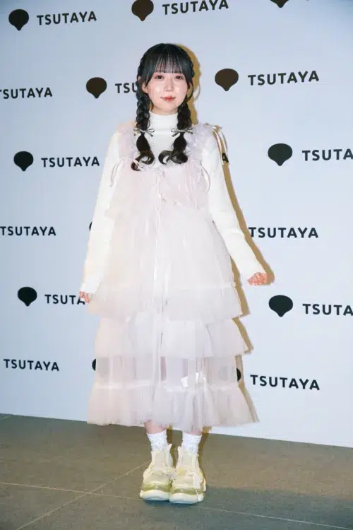 NOBROCK TVでブレイクの新居歩美、待望の1st写真集発売！本気セルフプロデュースで挑んだ意欲作に「想像を超えてくる見ごたえ」と自信の120点