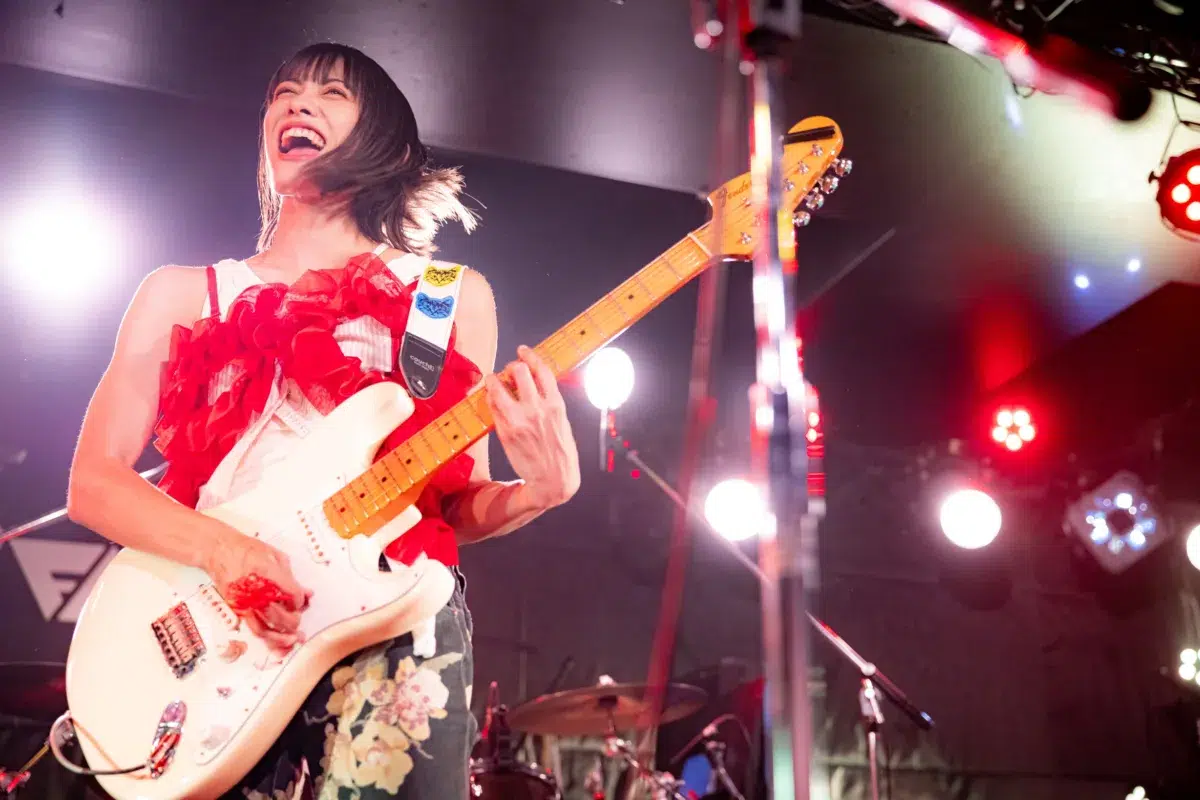 岸本ゆめの、カジヒデキ提供曲から中島卓偉の新曲初披露まで！ロックもレゲエもソウルも自在に乗りこなす圧倒的ボーカルで新代田FEVERを揺らした渾身のステージ