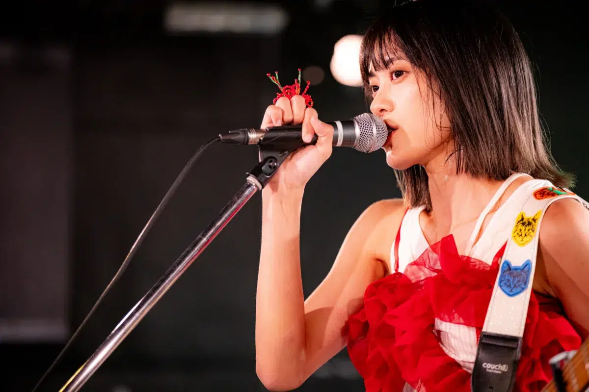 岸本ゆめの、カジヒデキ提供曲から中島卓偉の新曲初披露まで！ロックもレゲエもソウルも自在に乗りこなす圧倒的ボーカルで新代田FEVERを揺らした渾身のステージ