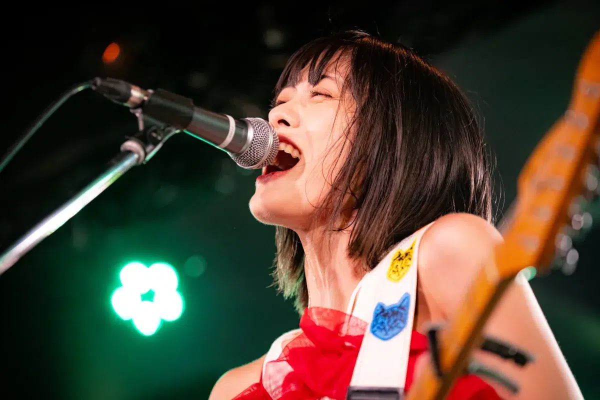 岸本ゆめの、カジヒデキ提供曲から中島卓偉の新曲初披露まで！ロックもレゲエもソウルも自在に乗りこなす圧倒的ボーカルで新代田FEVERを揺らした渾身のステージ