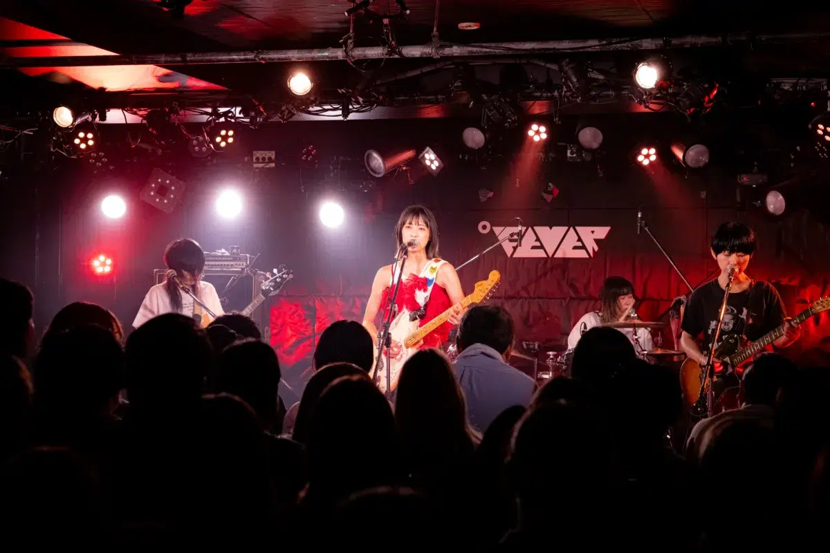 岸本ゆめの、カジヒデキ提供曲から中島卓偉の新曲初披露まで！ロックもレゲエもソウルも自在に乗りこなす圧倒的ボーカルで新代田FEVERを揺らした渾身のステージ