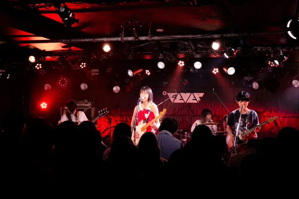岸本ゆめの、カジヒデキ提供曲から中島卓偉の新曲初披露まで！ロックもレゲエもソウルも自在に乗りこなす圧倒的ボーカルで新代田FEVERを揺らした渾身のステージ