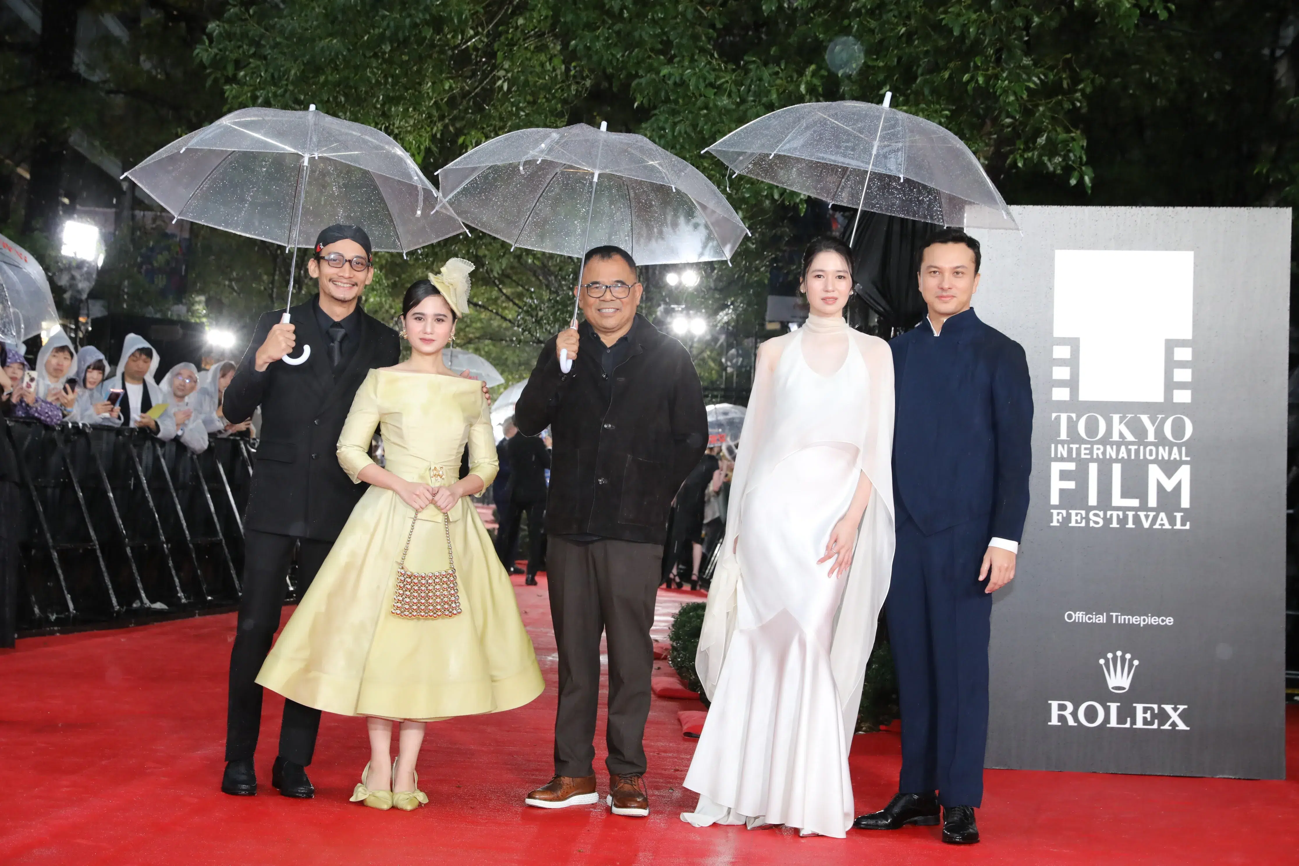 【第39回東京国際映画祭】中島健人、岡田准一ら総勢262名がレッドカーペットに集結!雨を飾る華やかな開幕セレモニー 400 【第39回東京国際映画祭】中島健人、岡田准一ら総勢262名がレッドカーペットに集結!雨を飾る華やかな開幕セレモニー