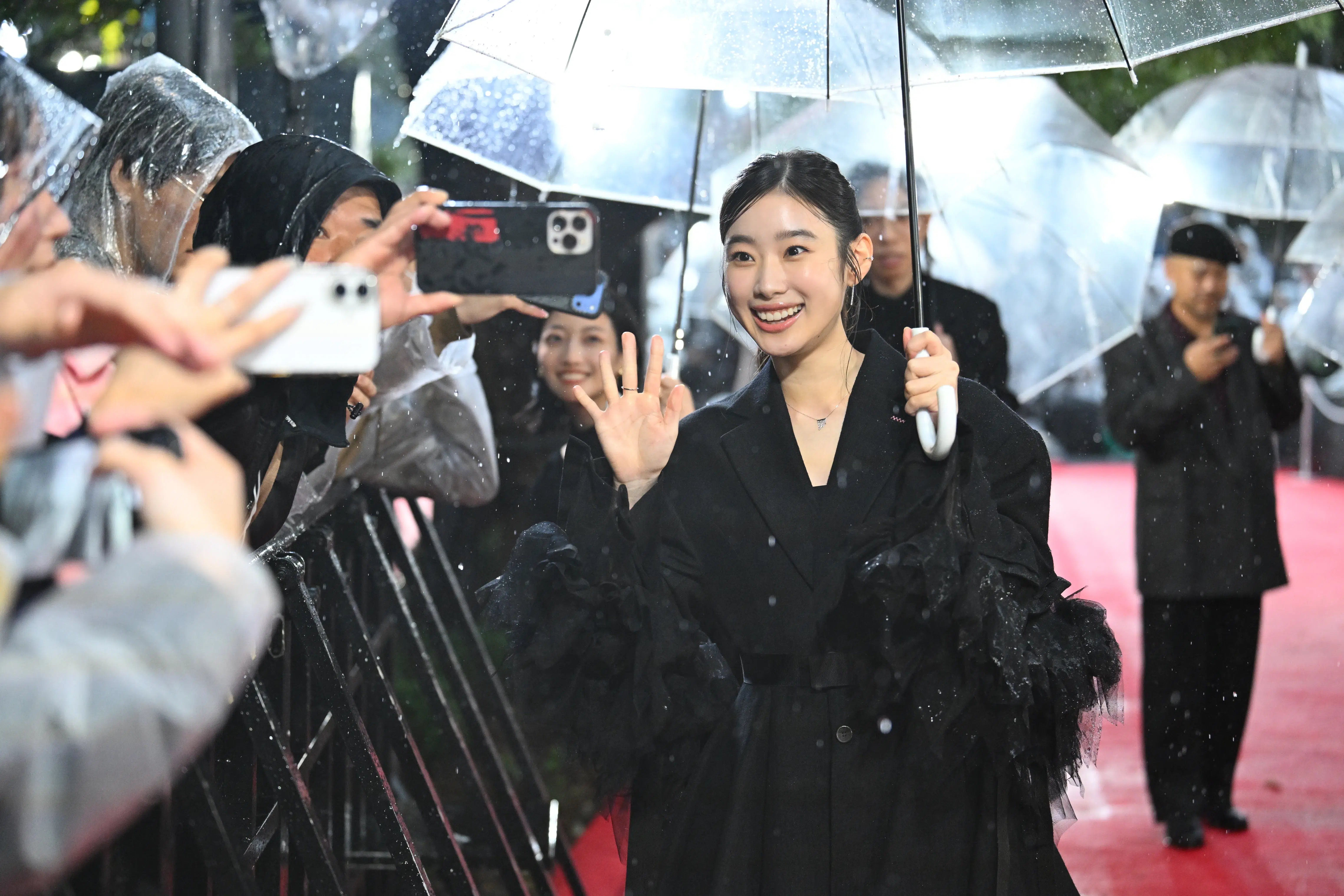 【第39回東京国際映画祭】中島健人、岡田准一ら総勢262名がレッドカーペットに集結!雨を飾る華やかな開幕セレモニー 344 【第39回東京国際映画祭】中島健人、岡田准一ら総勢262名がレッドカーペットに集結!雨を飾る華やかな開幕セレモニー