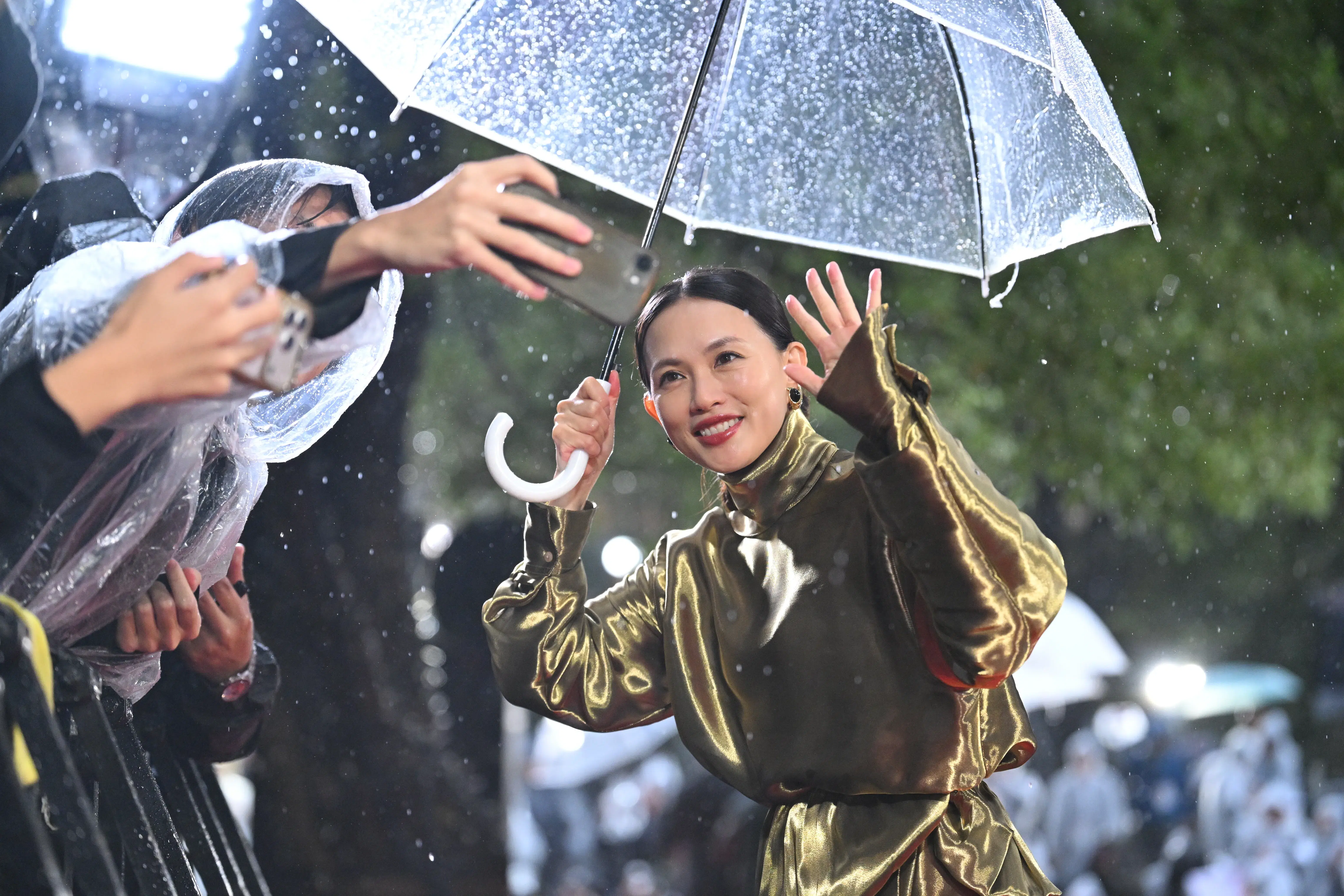 【第39回東京国際映画祭】中島健人、岡田准一ら総勢262名がレッドカーペットに集結!雨を飾る華やかな開幕セレモニー 340 【第39回東京国際映画祭】中島健人、岡田准一ら総勢262名がレッドカーペットに集結!雨を飾る華やかな開幕セレモニー