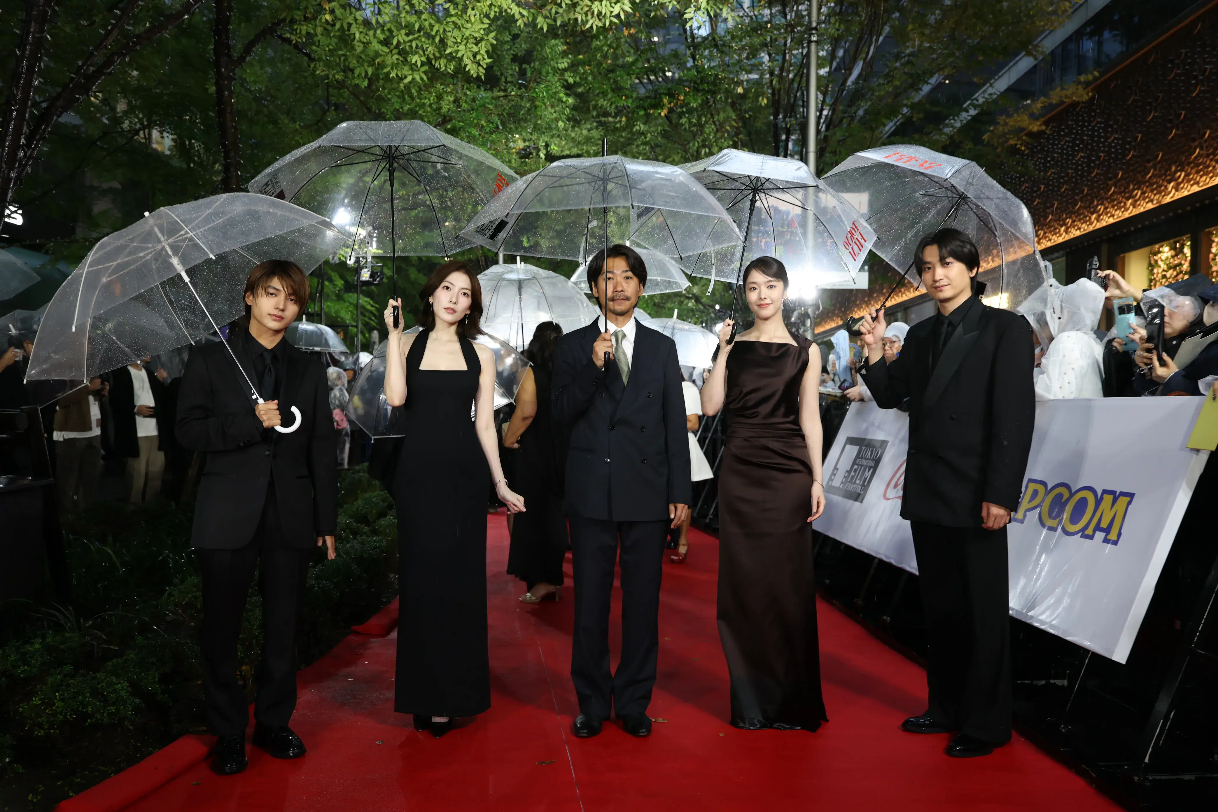【第39回東京国際映画祭】中島健人、岡田准一ら総勢262名がレッドカーペットに集結!雨を飾る華やかな開幕セレモニー 326 【第39回東京国際映画祭】中島健人、岡田准一ら総勢262名がレッドカーペットに集結!雨を飾る華やかな開幕セレモニー