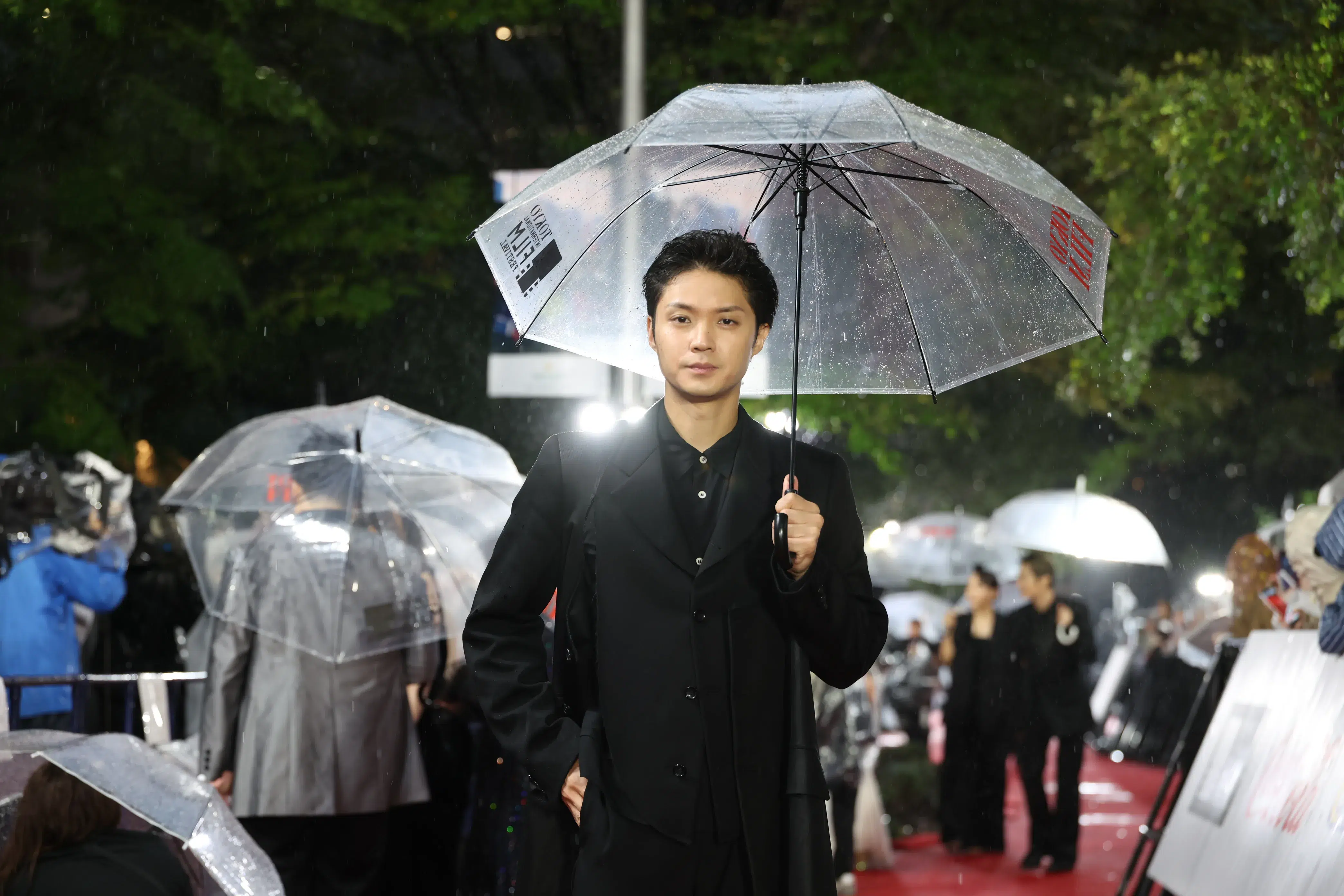 【第39回東京国際映画祭】中島健人、岡田准一ら総勢262名がレッドカーペットに集結!雨を飾る華やかな開幕セレモニー 313 【第39回東京国際映画祭】中島健人、岡田准一ら総勢262名がレッドカーペットに集結!雨を飾る華やかな開幕セレモニー