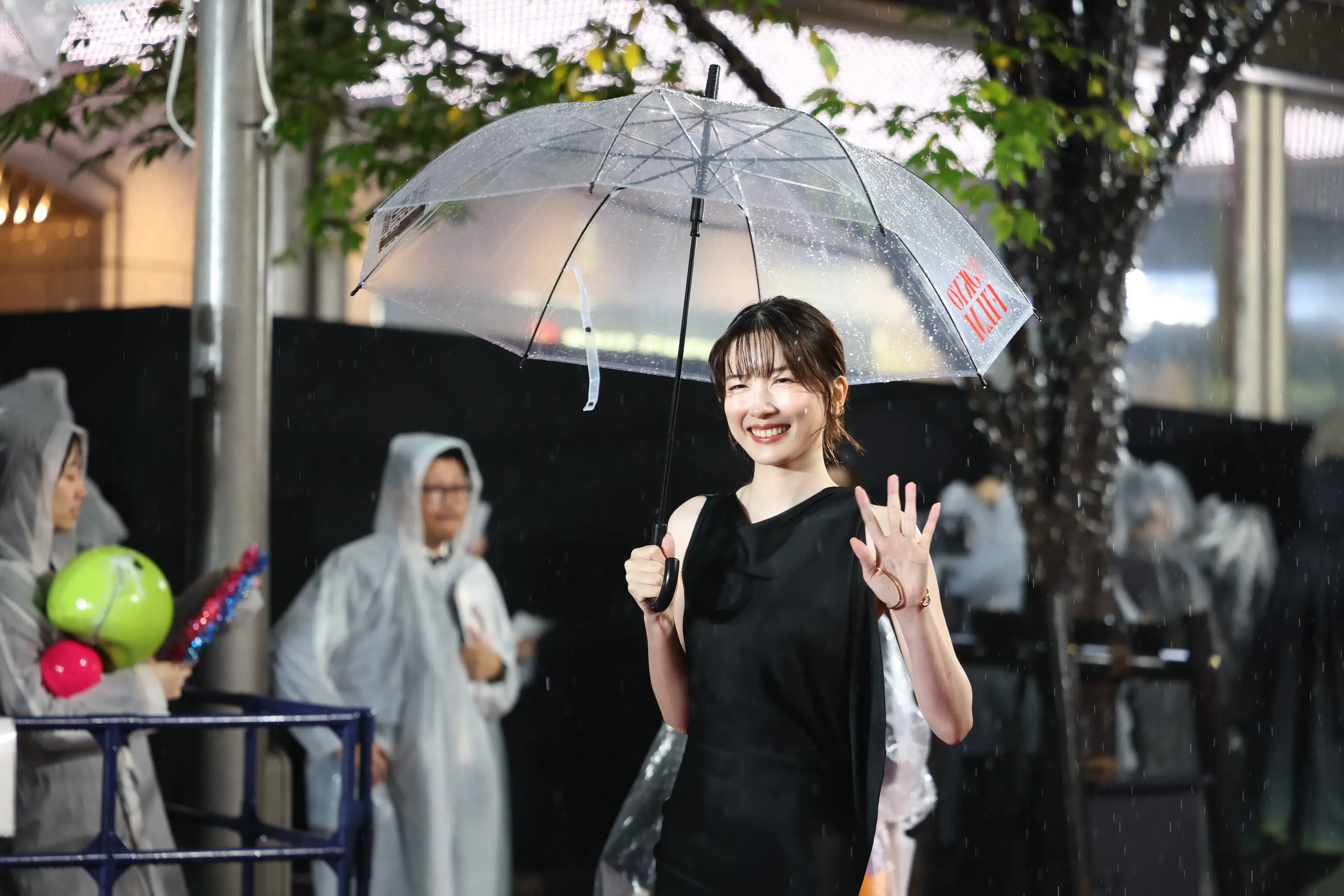 【第39回東京国際映画祭】中島健人、岡田准一ら総勢262名がレッドカーペットに集結!雨を飾る華やかな開幕セレモニー 300 【第39回東京国際映画祭】中島健人、岡田准一ら総勢262名がレッドカーペットに集結!雨を飾る華やかな開幕セレモニー