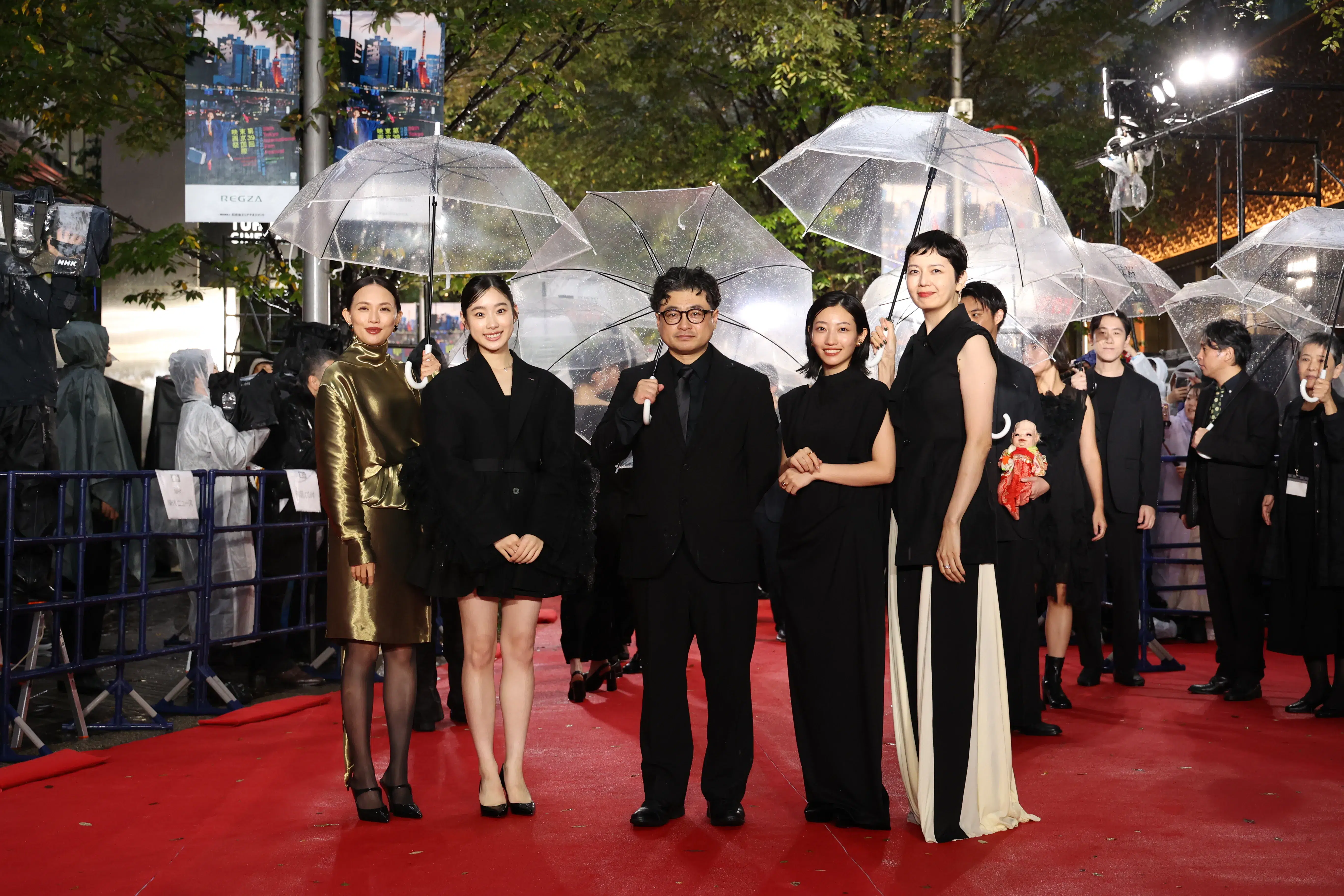【第39回東京国際映画祭】中島健人、岡田准一ら総勢262名がレッドカーペットに集結!雨を飾る華やかな開幕セレモニー 291 【第39回東京国際映画祭】中島健人、岡田准一ら総勢262名がレッドカーペットに集結!雨を飾る華やかな開幕セレモニー