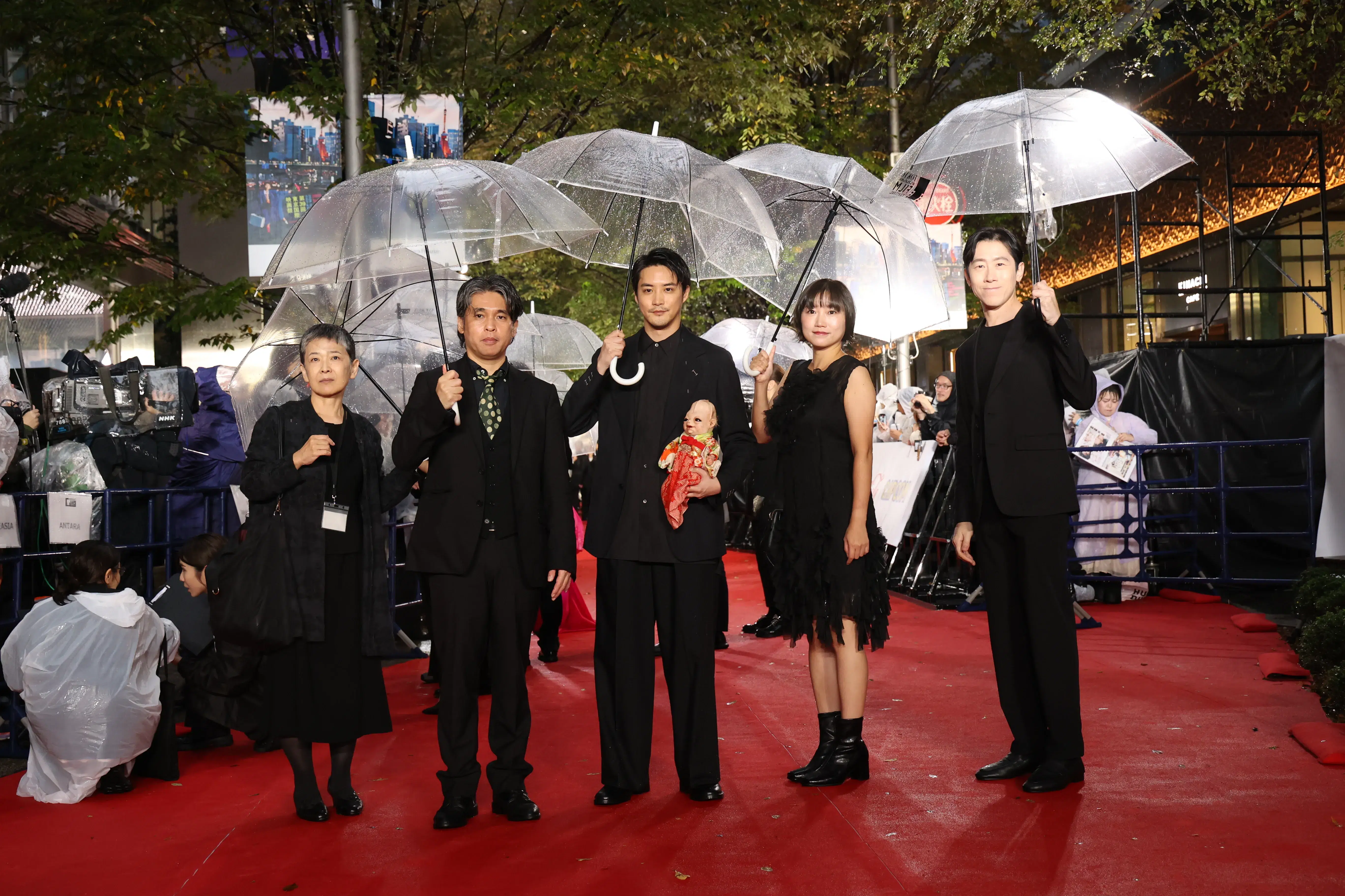 【第39回東京国際映画祭】中島健人、岡田准一ら総勢262名がレッドカーペットに集結!雨を飾る華やかな開幕セレモニー 290 【第39回東京国際映画祭】中島健人、岡田准一ら総勢262名がレッドカーペットに集結!雨を飾る華やかな開幕セレモニー