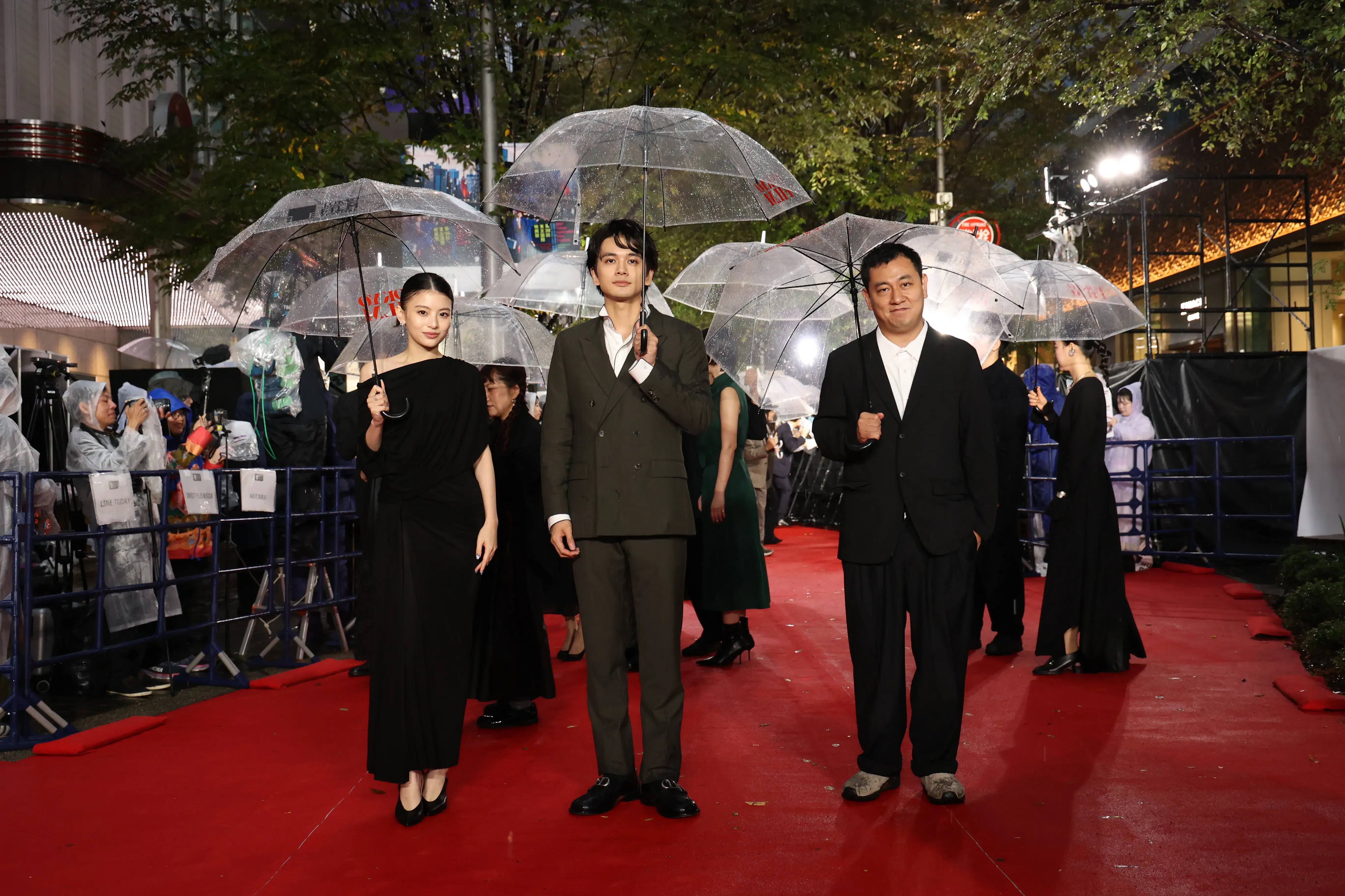 【第39回東京国際映画祭】中島健人、岡田准一ら総勢262名がレッドカーペットに集結!雨を飾る華やかな開幕セレモニー 287 【第39回東京国際映画祭】中島健人、岡田准一ら総勢262名がレッドカーペットに集結!雨を飾る華やかな開幕セレモニー