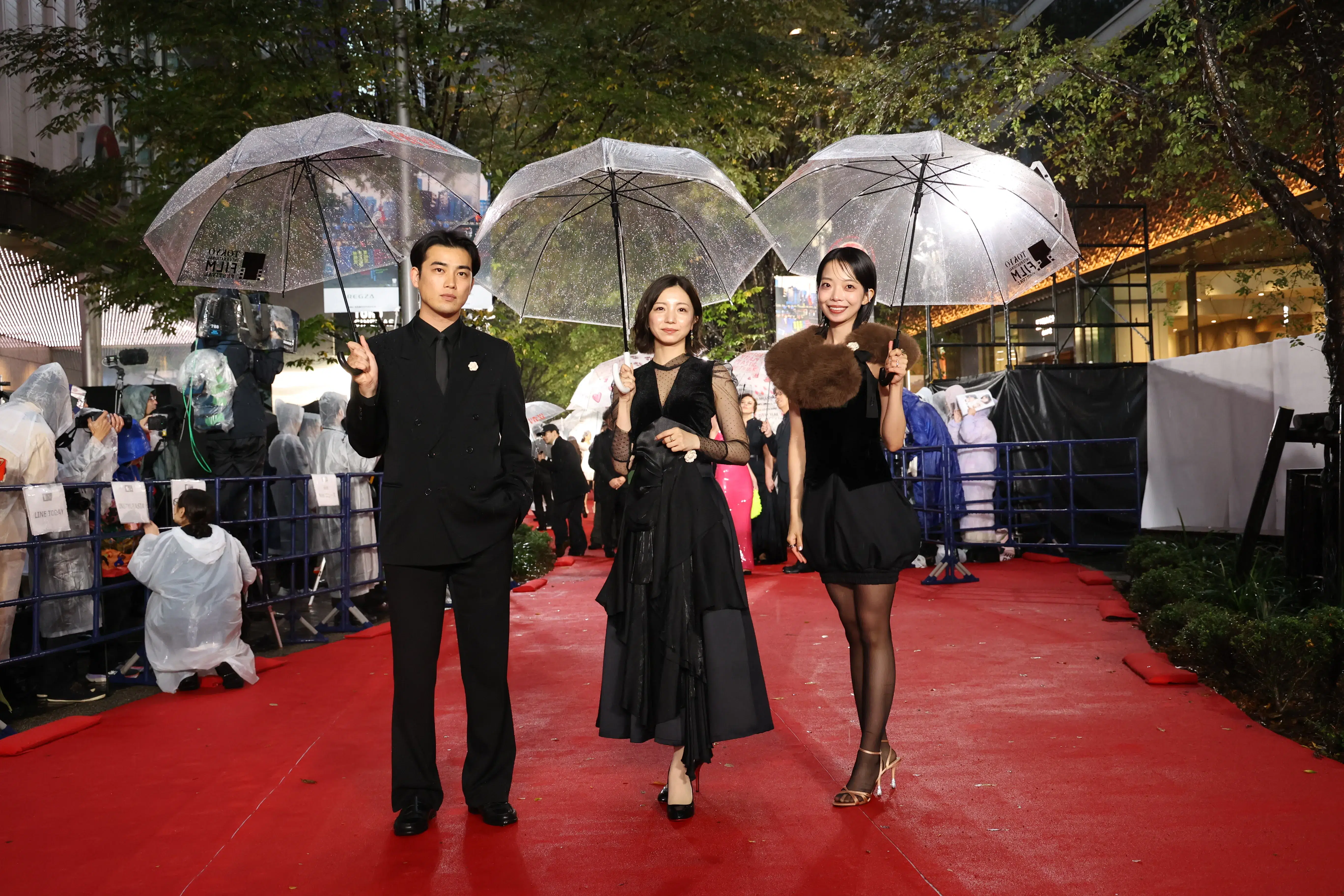 【第39回東京国際映画祭】中島健人、岡田准一ら総勢262名がレッドカーペットに集結!雨を飾る華やかな開幕セレモニー 282 【第39回東京国際映画祭】中島健人、岡田准一ら総勢262名がレッドカーペットに集結!雨を飾る華やかな開幕セレモニー