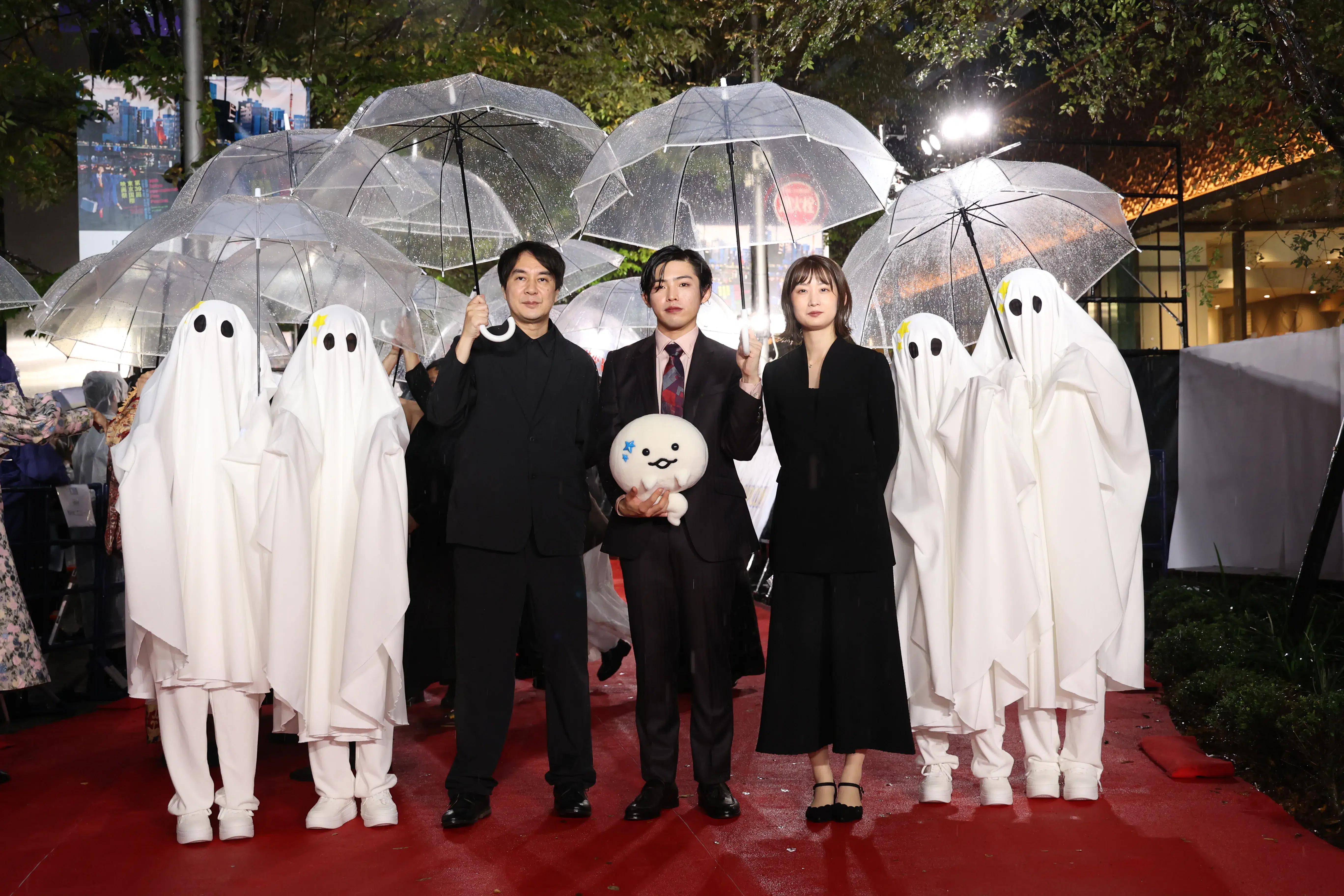 【第39回東京国際映画祭】中島健人、岡田准一ら総勢262名がレッドカーペットに集結!雨を飾る華やかな開幕セレモニー 275 【第39回東京国際映画祭】中島健人、岡田准一ら総勢262名がレッドカーペットに集結!雨を飾る華やかな開幕セレモニー