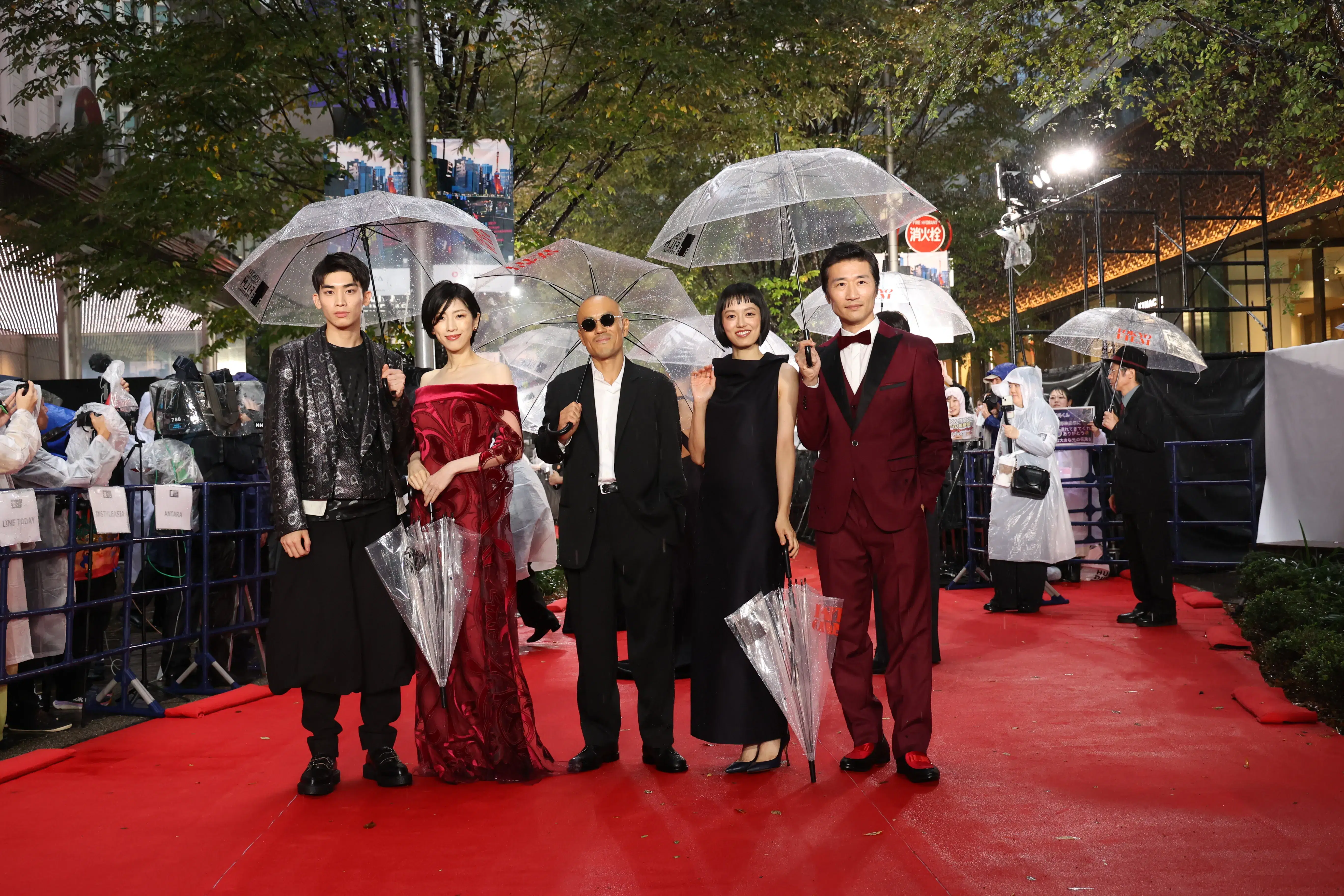 【第39回東京国際映画祭】中島健人、岡田准一ら総勢262名がレッドカーペットに集結!雨を飾る華やかな開幕セレモニー 439 【第39回東京国際映画祭】中島健人、岡田准一ら総勢262名がレッドカーペットに集結!雨を飾る華やかな開幕セレモニー