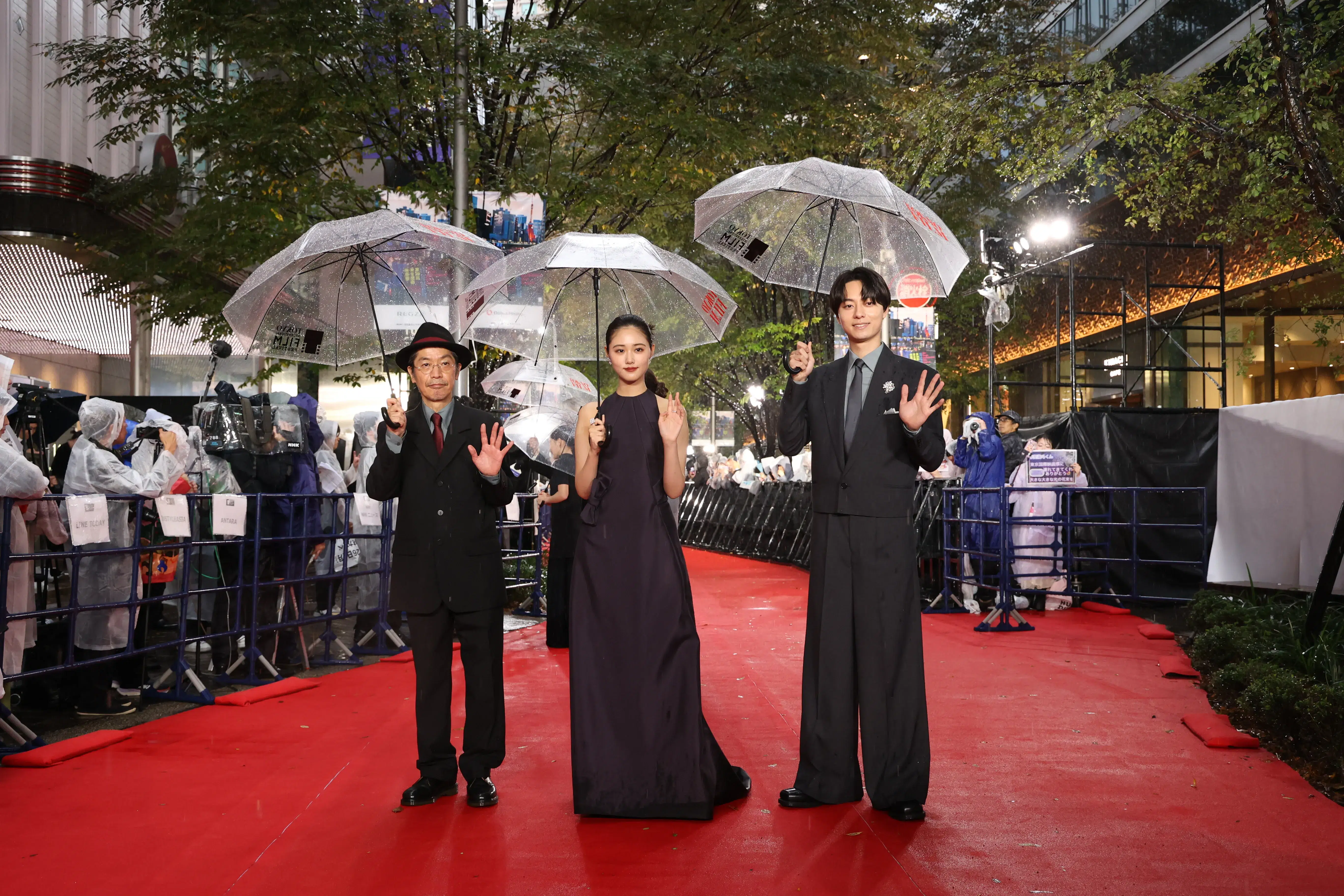 【第39回東京国際映画祭】中島健人、岡田准一ら総勢262名がレッドカーペットに集結!雨を飾る華やかな開幕セレモニー 438 【第39回東京国際映画祭】中島健人、岡田准一ら総勢262名がレッドカーペットに集結!雨を飾る華やかな開幕セレモニー