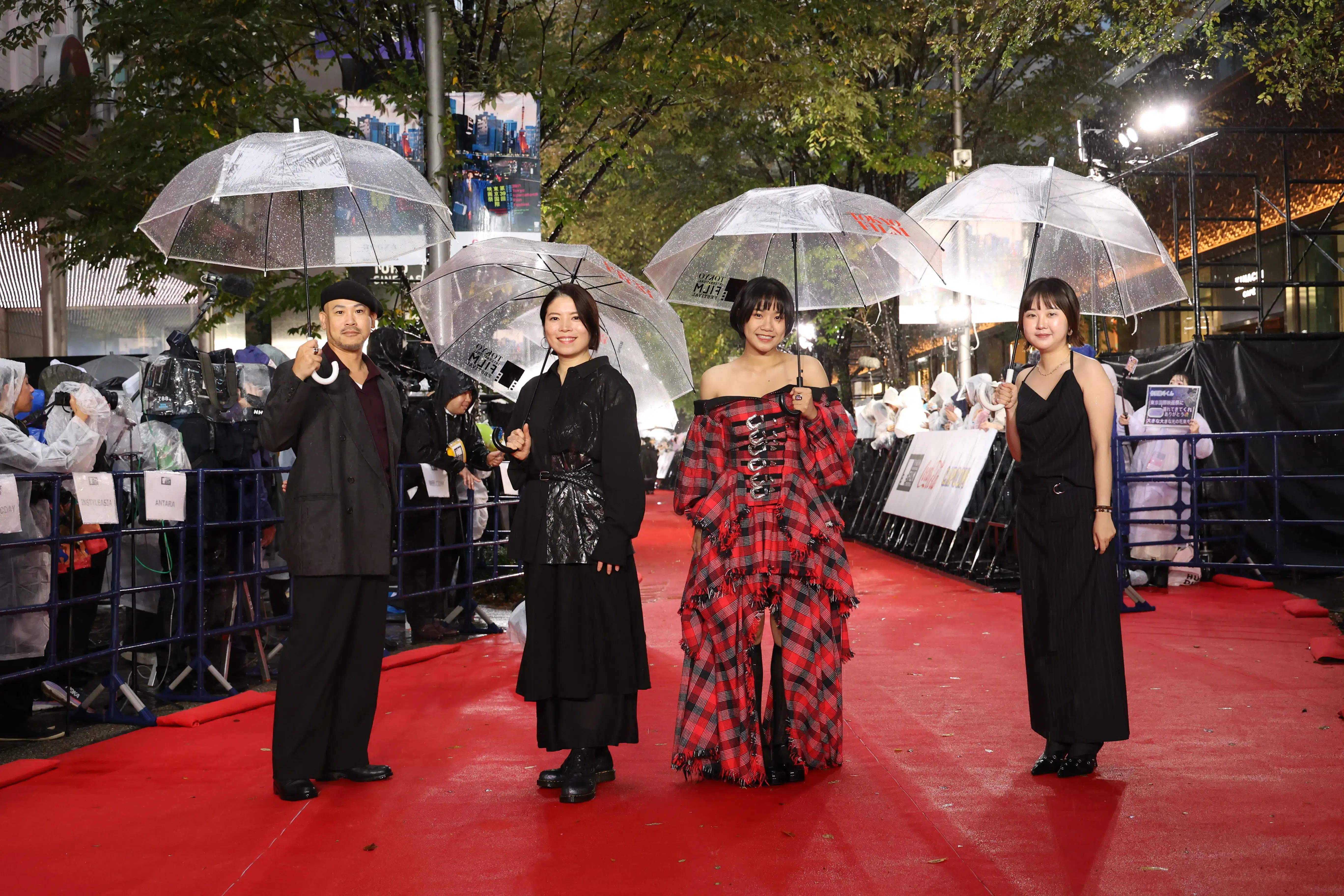 【第39回東京国際映画祭】中島健人、岡田准一ら総勢262名がレッドカーペットに集結!雨を飾る華やかな開幕セレモニー 437 【第39回東京国際映画祭】中島健人、岡田准一ら総勢262名がレッドカーペットに集結!雨を飾る華やかな開幕セレモニー