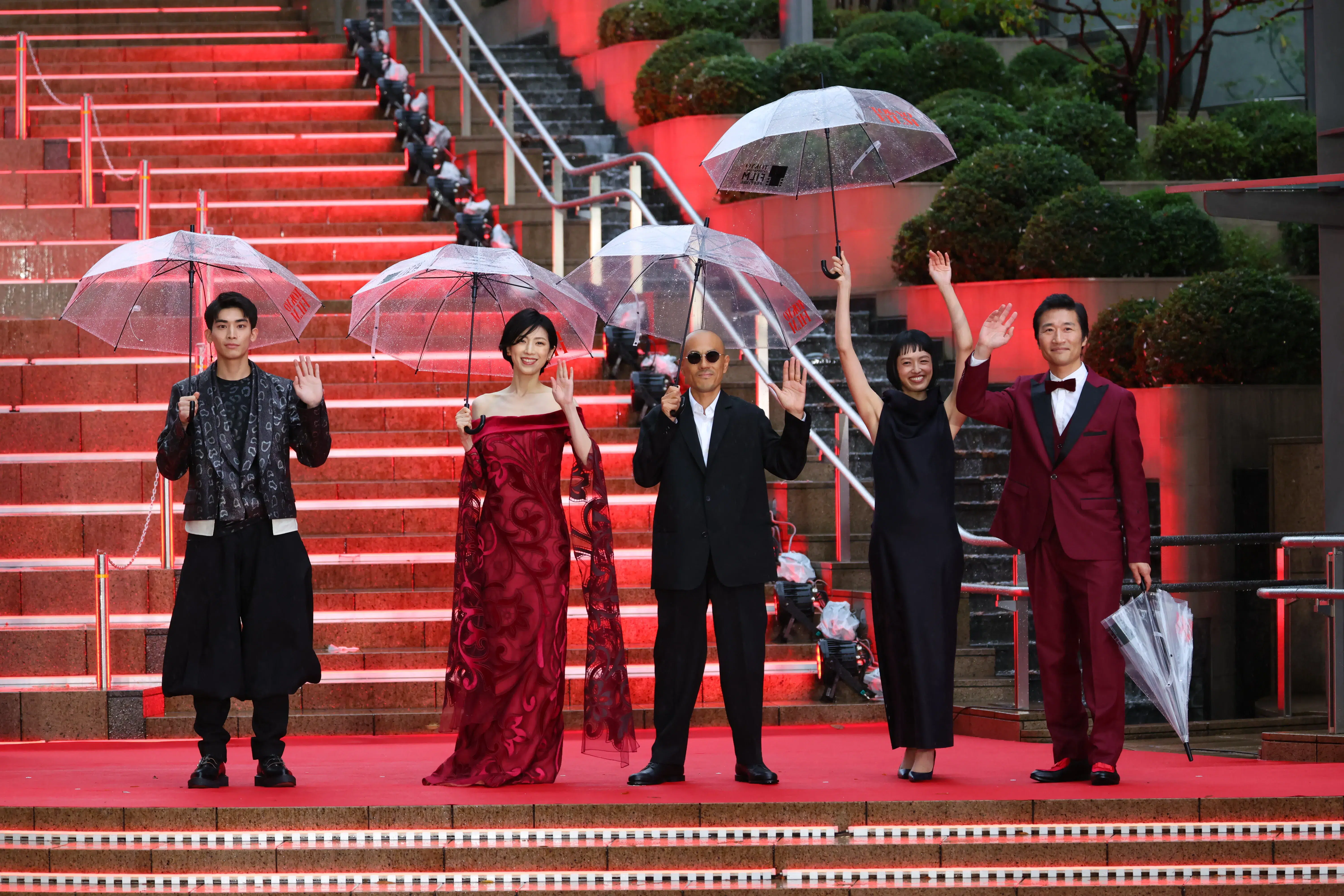 【第39回東京国際映画祭】中島健人、岡田准一ら総勢262名がレッドカーペットに集結!雨を飾る華やかな開幕セレモニー 128 【第39回東京国際映画祭】中島健人、岡田准一ら総勢262名がレッドカーペットに集結!雨を飾る華やかな開幕セレモニー