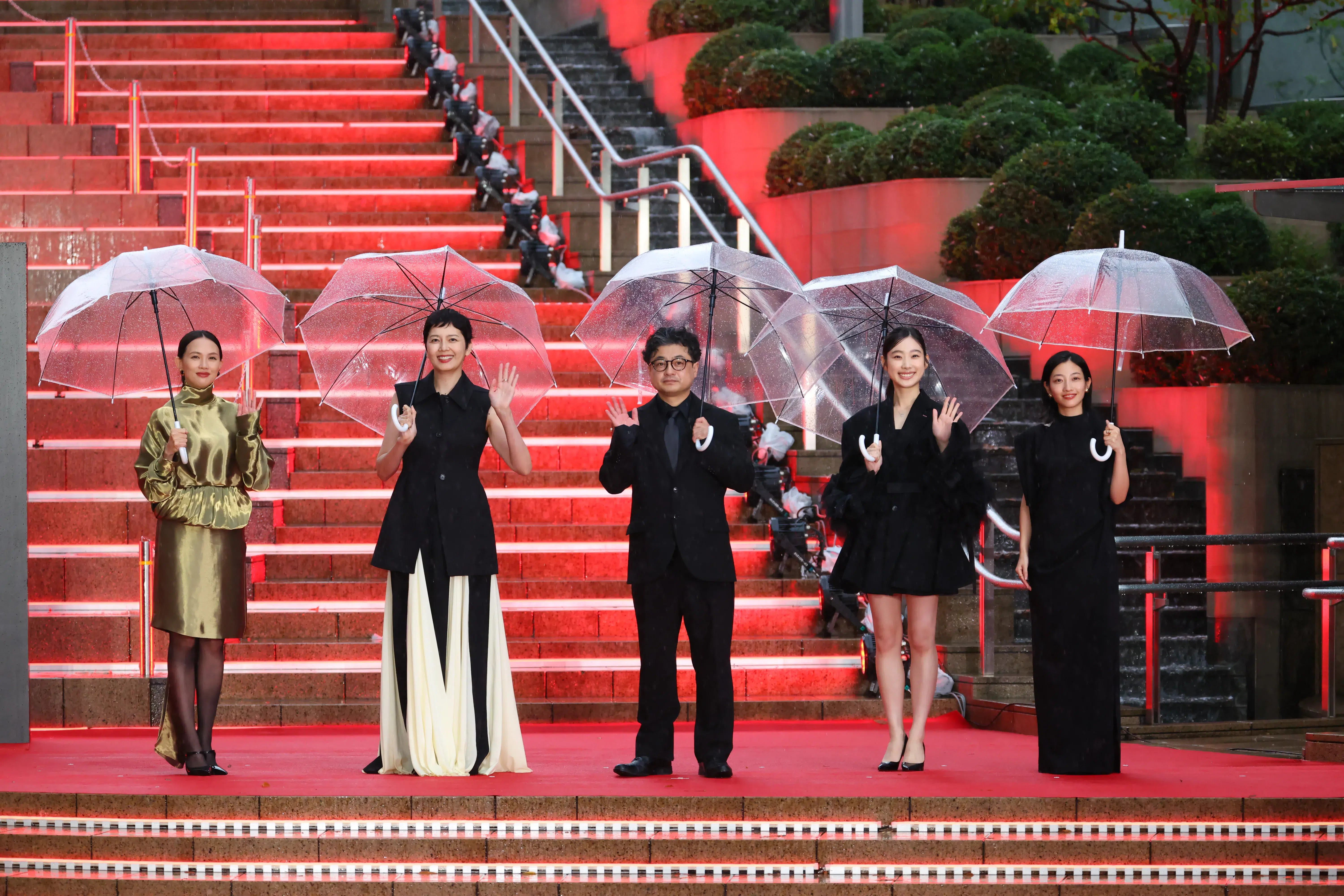 【第39回東京国際映画祭】中島健人、岡田准一ら総勢262名がレッドカーペットに集結!雨を飾る華やかな開幕セレモニー 111 【第39回東京国際映画祭】中島健人、岡田准一ら総勢262名がレッドカーペットに集結!雨を飾る華やかな開幕セレモニー