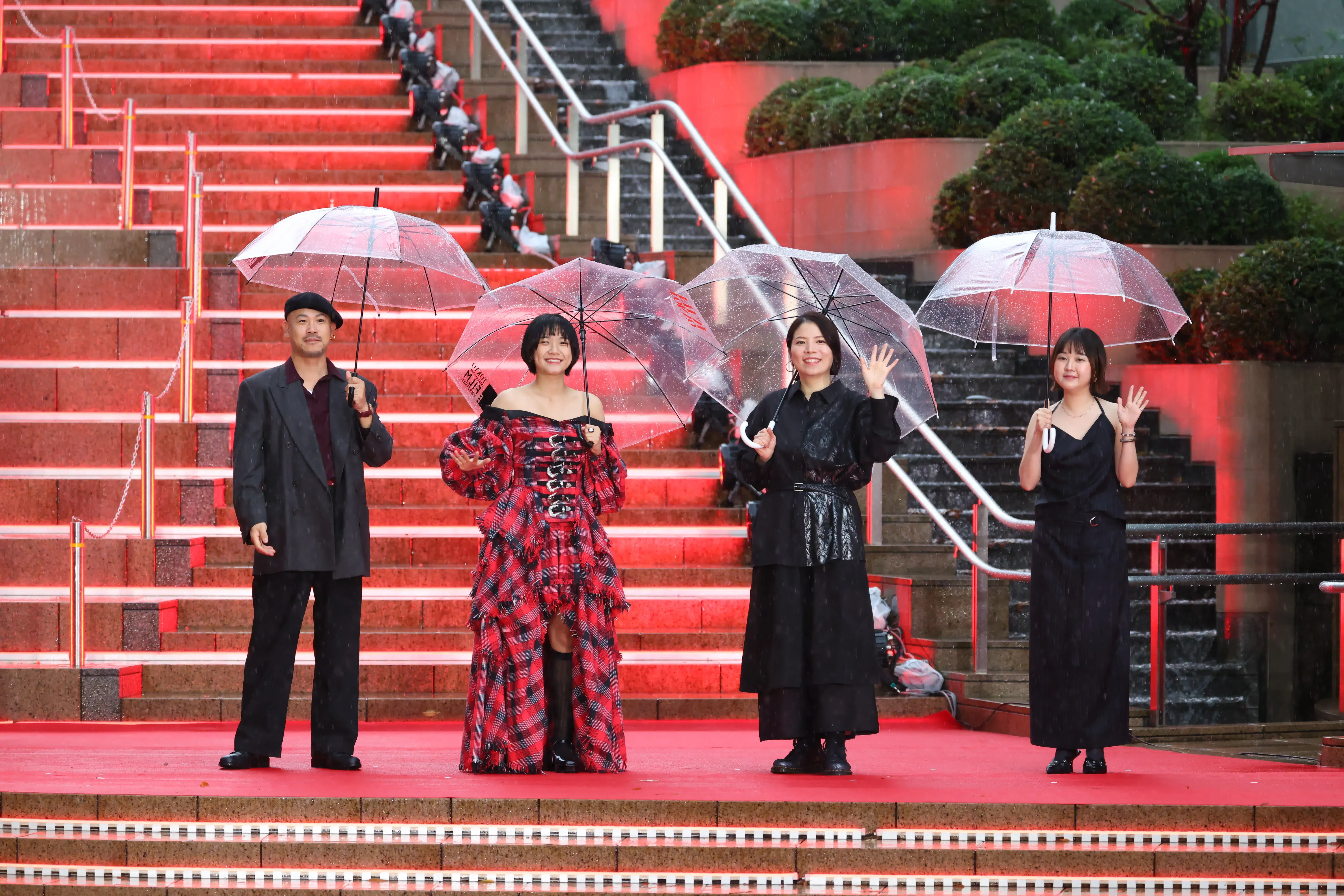 【第39回東京国際映画祭】中島健人、岡田准一ら総勢262名がレッドカーペットに集結!雨を飾る華やかな開幕セレモニー 106 【第39回東京国際映画祭】中島健人、岡田准一ら総勢262名がレッドカーペットに集結!雨を飾る華やかな開幕セレモニー