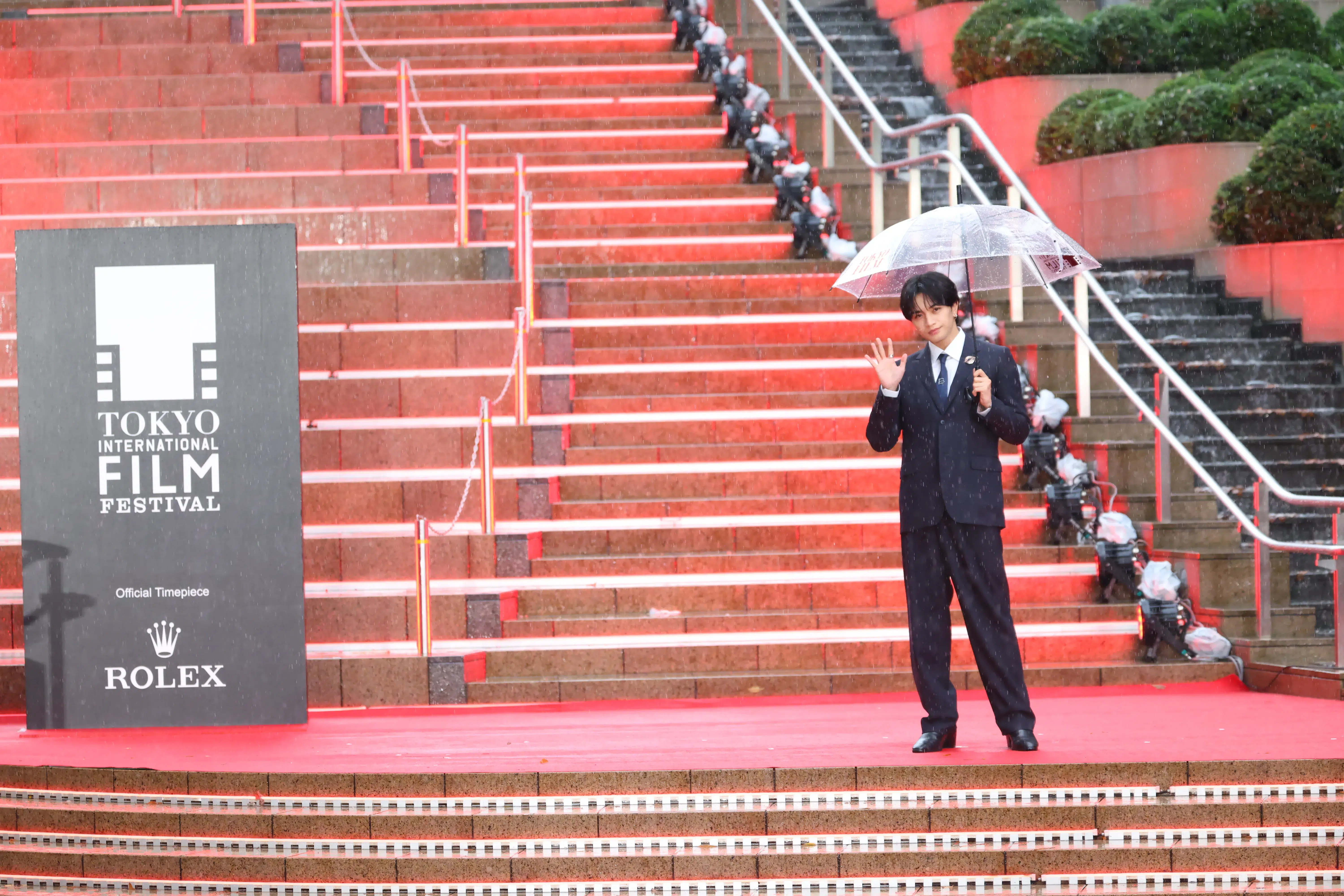 【第39回東京国際映画祭】中島健人、岡田准一ら総勢262名がレッドカーペットに集結!雨を飾る華やかな開幕セレモニー 98 【第39回東京国際映画祭】中島健人、岡田准一ら総勢262名がレッドカーペットに集結!雨を飾る華やかな開幕セレモニー