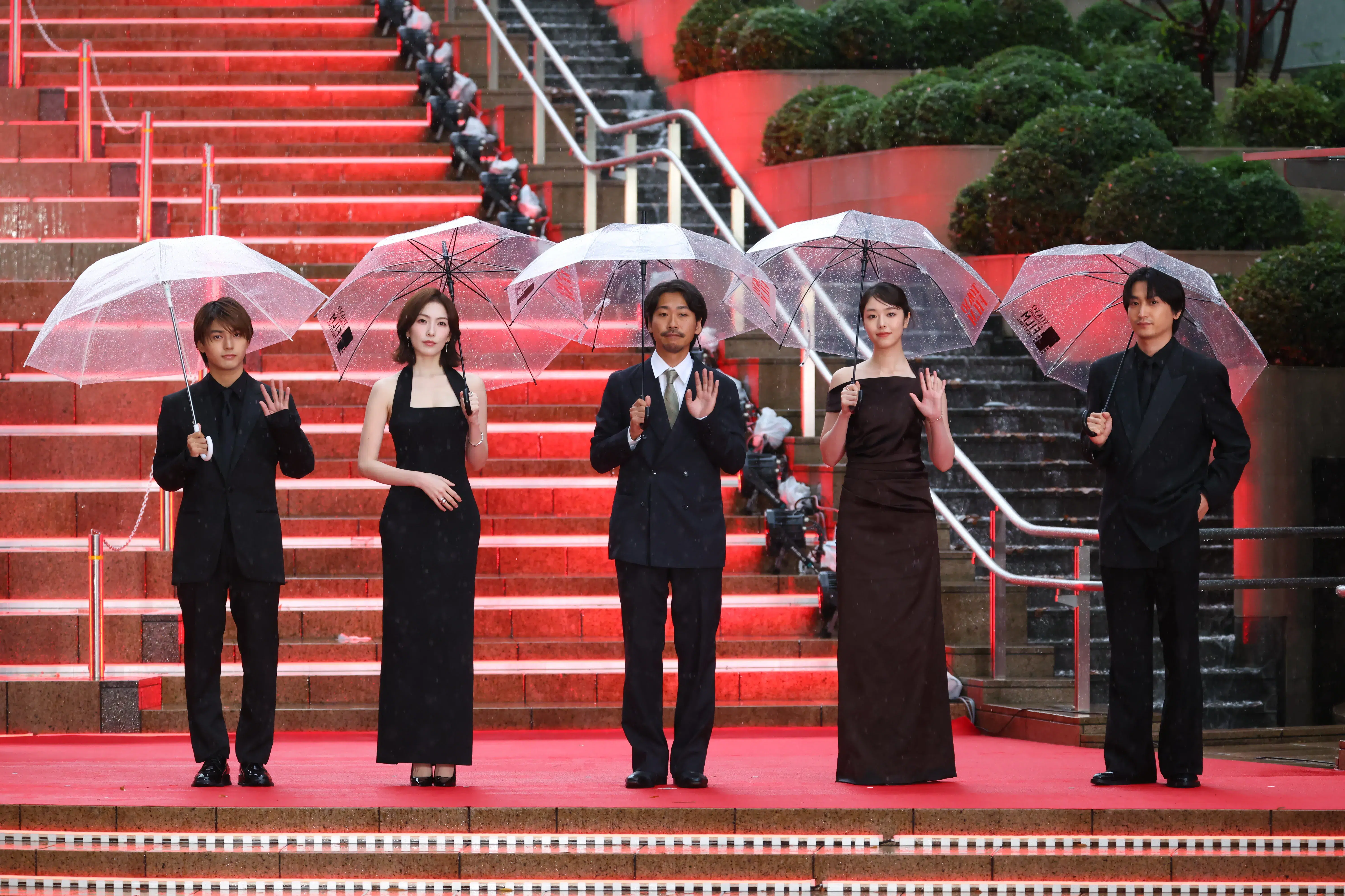 【第39回東京国際映画祭】中島健人、岡田准一ら総勢262名がレッドカーペットに集結!雨を飾る華やかな開幕セレモニー 77 【第39回東京国際映画祭】中島健人、岡田准一ら総勢262名がレッドカーペットに集結!雨を飾る華やかな開幕セレモニー