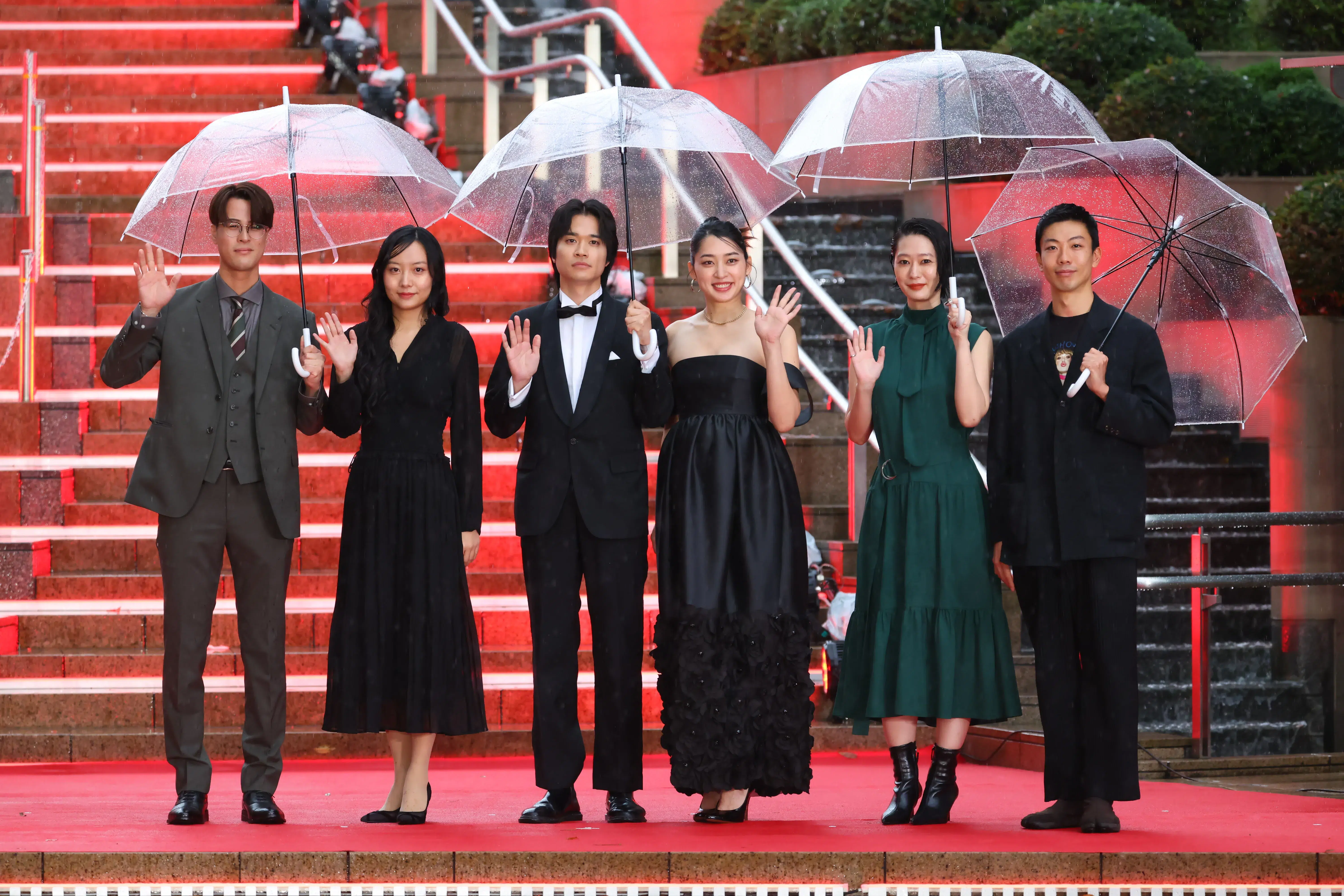 【第39回東京国際映画祭】中島健人、岡田准一ら総勢262名がレッドカーペットに集結!雨を飾る華やかな開幕セレモニー 74 【第39回東京国際映画祭】中島健人、岡田准一ら総勢262名がレッドカーペットに集結!雨を飾る華やかな開幕セレモニー
