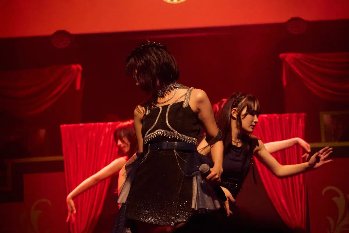 天野なつ 8周年記念ライブ「8Theater」開催!多彩な演出と進化し続ける歌声で魅せた感動の一夜 9 天野なつ 8周年記念ライブ「8Theater」開催!多彩な演出と進化し続ける歌声で魅せた感動の一夜
