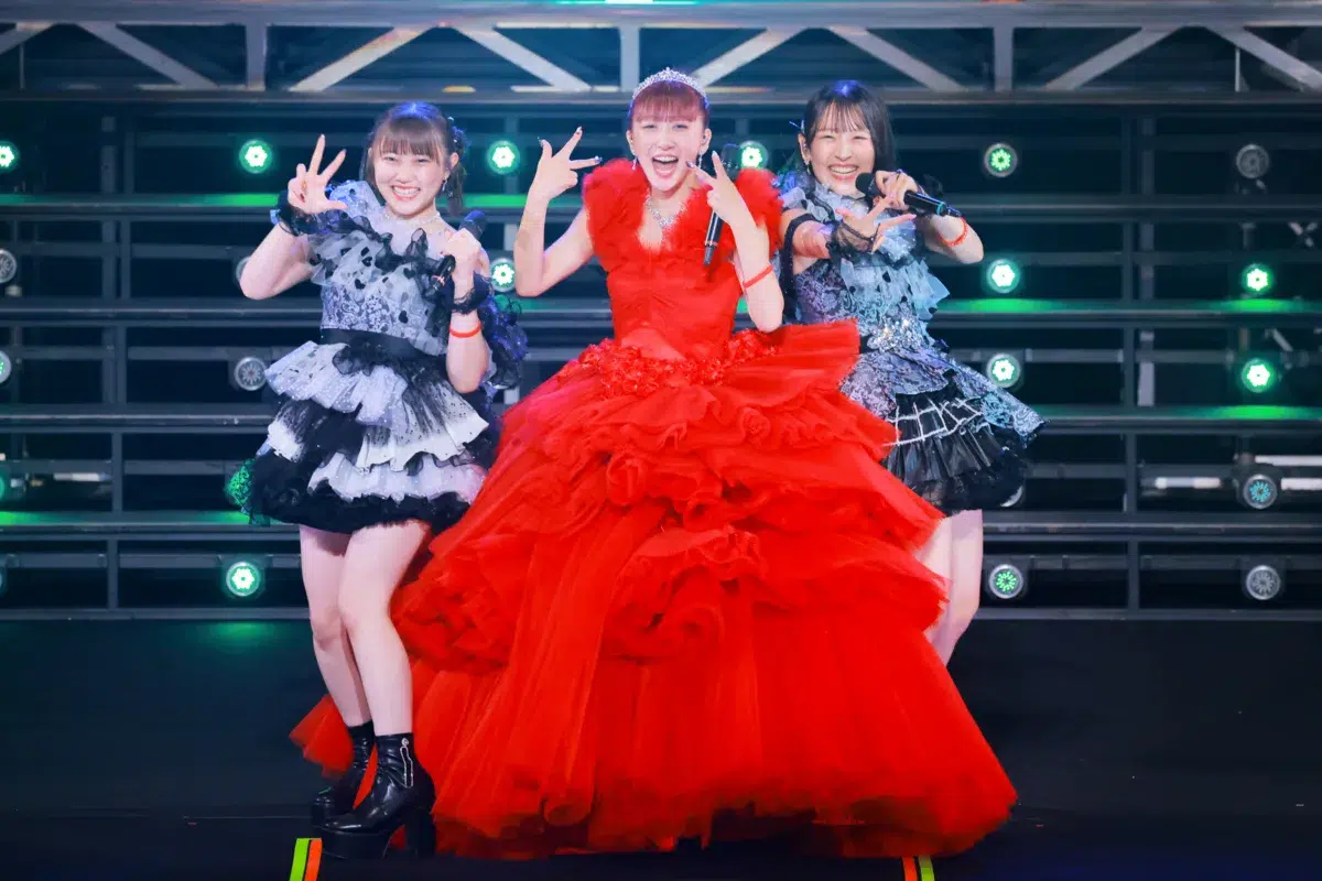 つばきファクトリー秋山眞緒、日本武道館で涙と笑顔の卒業「あなたらしい花を咲かせて」——生バンドを従え駆け抜けた10年の集大成 14 つばきファクトリー秋山眞緒、日本武道館で涙と笑顔の卒業「あなたらしい花を咲かせて」——生バンドを従え駆け抜けた10年の集大成