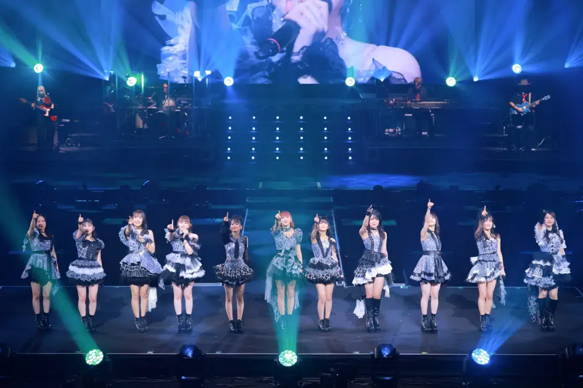 つばきファクトリー秋山眞緒、日本武道館で涙と笑顔の卒業「あなたらしい花を咲かせて」——生バンドを従え駆け抜けた10年の集大成 6 つばきファクトリー秋山眞緒、日本武道館で涙と笑顔の卒業「あなたらしい花を咲かせて」——生バンドを従え駆け抜けた10年の集大成