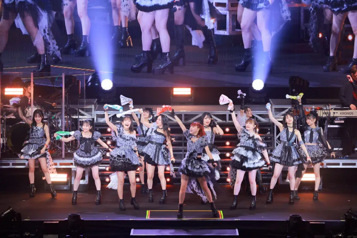 つばきファクトリー秋山眞緒、日本武道館で涙と笑顔の卒業「あなたらしい花を咲かせて」——生バンドを従え駆け抜けた10年の集大成 9 つばきファクトリー秋山眞緒、日本武道館で涙と笑顔の卒業「あなたらしい花を咲かせて」——生バンドを従え駆け抜けた10年の集大成