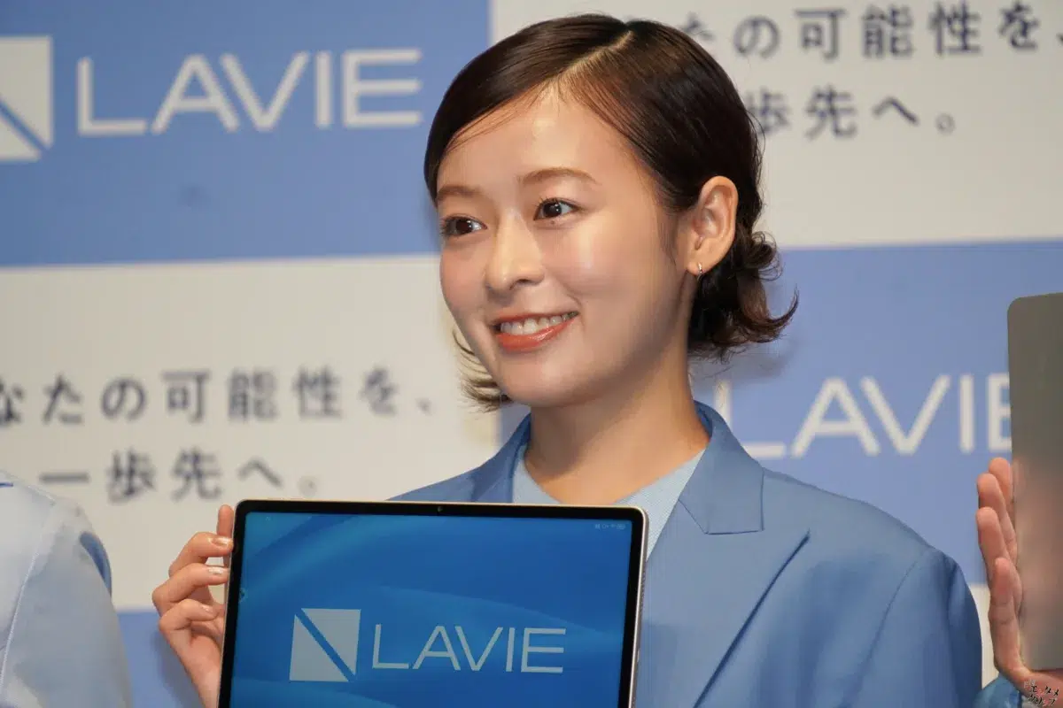 森七菜＆黒川想矢、爽やかなブルーのリンクコーデで登壇！NEC「LAVIE」新CM・新製品発表会レポート