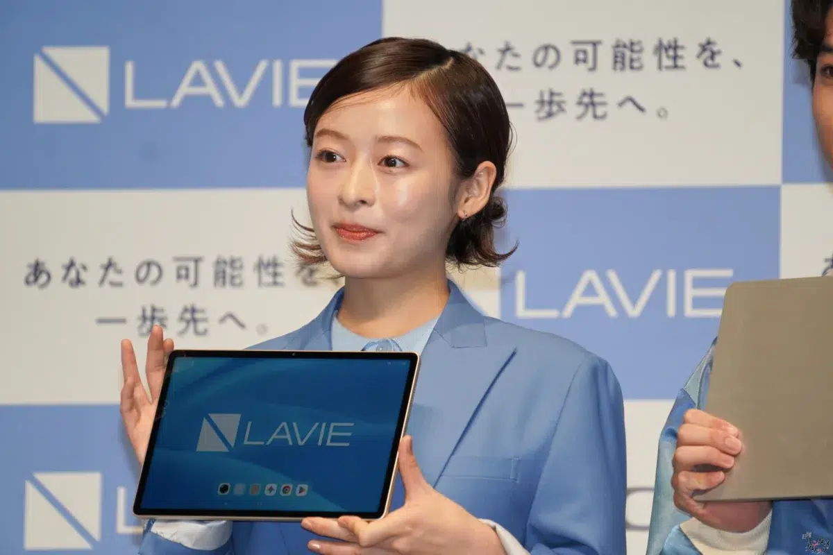 森七菜＆黒川想矢、爽やかなブルーのリンクコーデで登壇！NEC「LAVIE」新CM・新製品発表会レポート