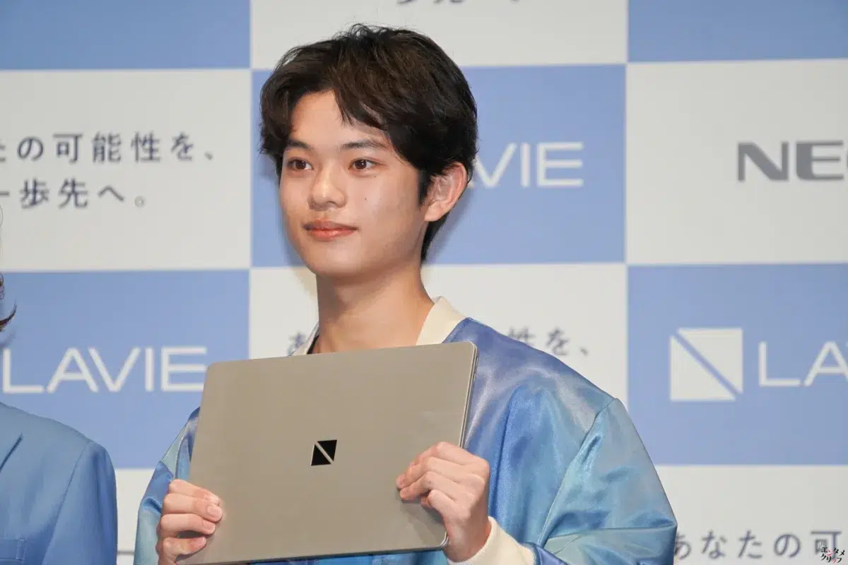 森七菜＆黒川想矢、爽やかなブルーのリンクコーデで登壇！NEC「LAVIE」新CM・新製品発表会レポート