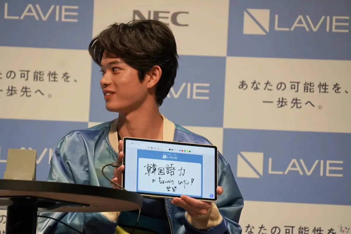 森七菜＆黒川想矢、爽やかなブルーのリンクコーデで登壇！NEC「LAVIE」新CM・新製品発表会レポート