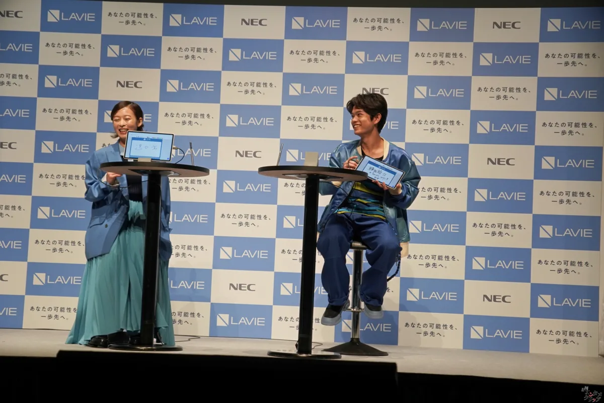 森七菜＆黒川想矢、爽やかなブルーのリンクコーデで登壇！NEC「LAVIE」新CM・新製品発表会レポート