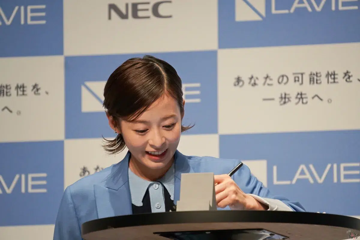 森七菜＆黒川想矢、爽やかなブルーのリンクコーデで登壇！NEC「LAVIE」新CM・新製品発表会レポート