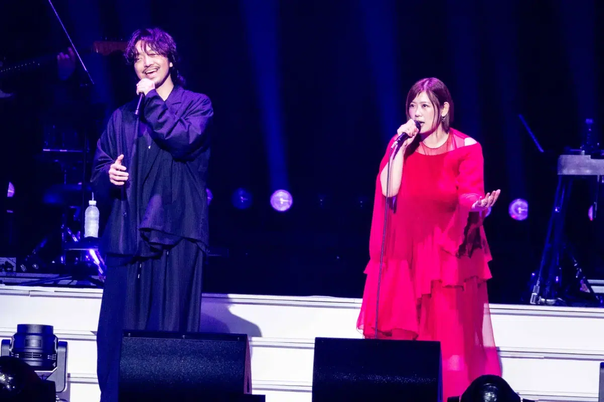 絢香、20周年ツアー大阪公演で三浦大知がサプライズ登場で2曲披露。 3 絢香、20周年ツアー大阪公演で三浦大知がサプライズ登場で2曲披露。